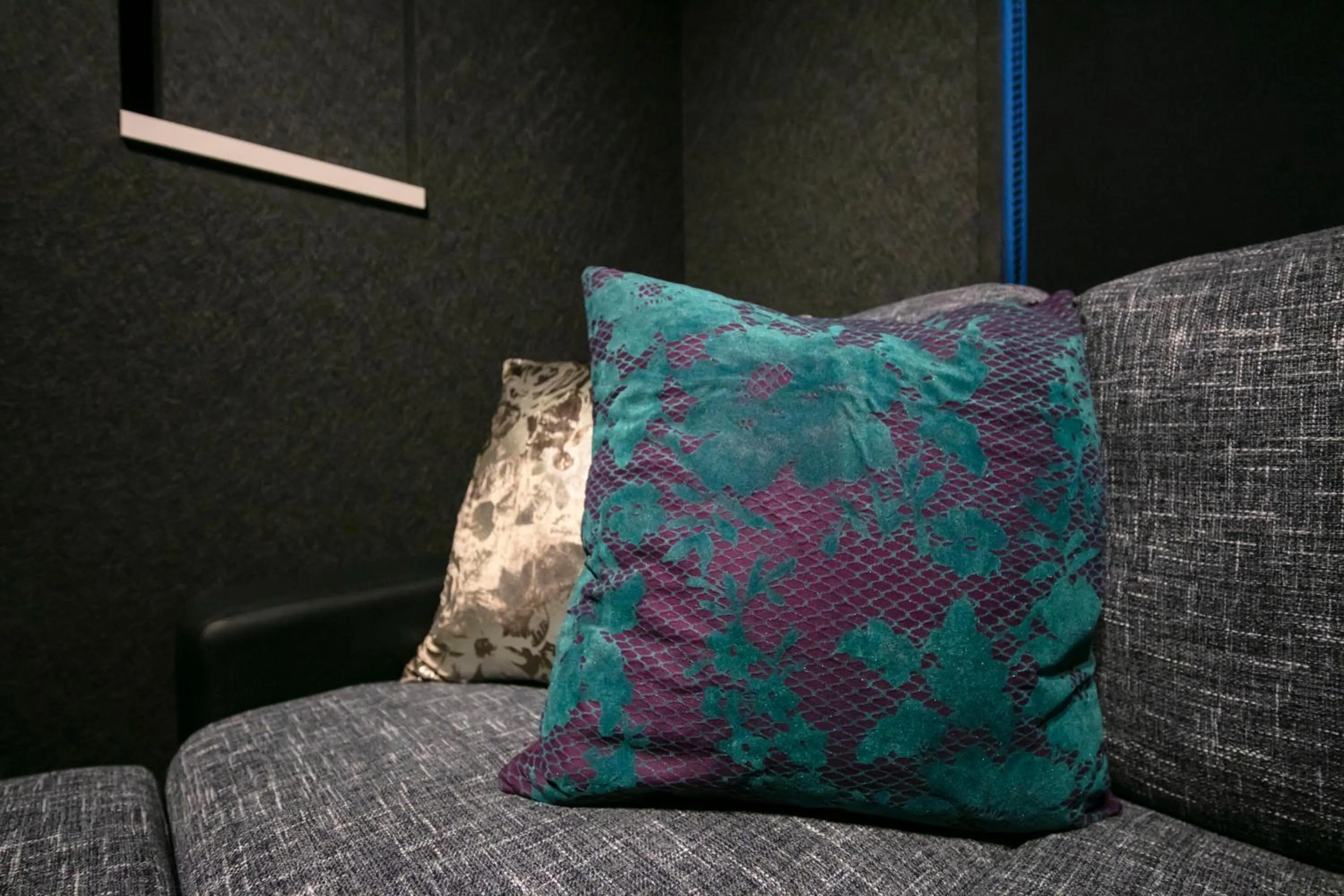 Photo of the whole room in GRAND BASE Takamatsu