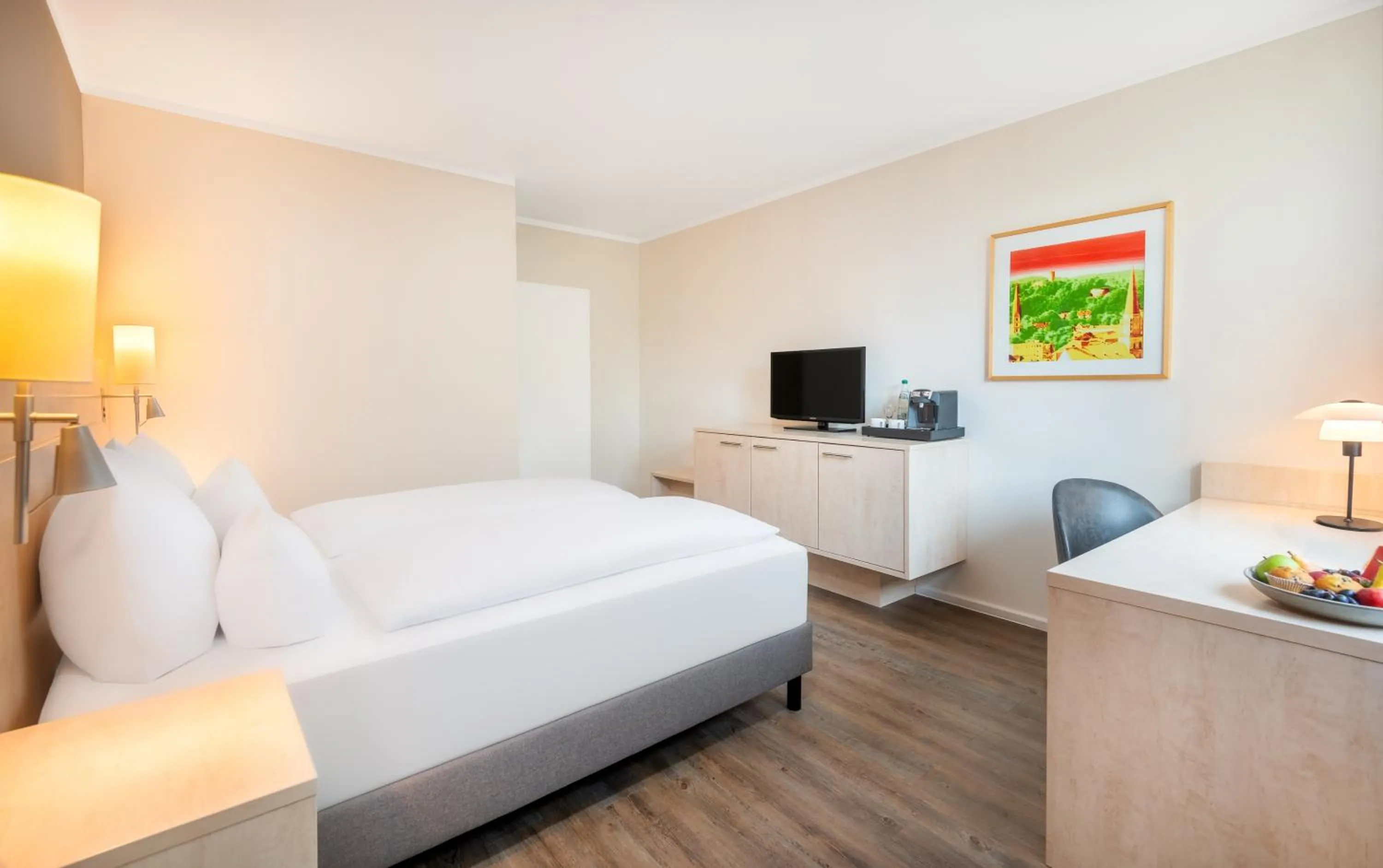 Photo of the whole room, Bed in Mercure Hotel Bielefeld Johannisberg