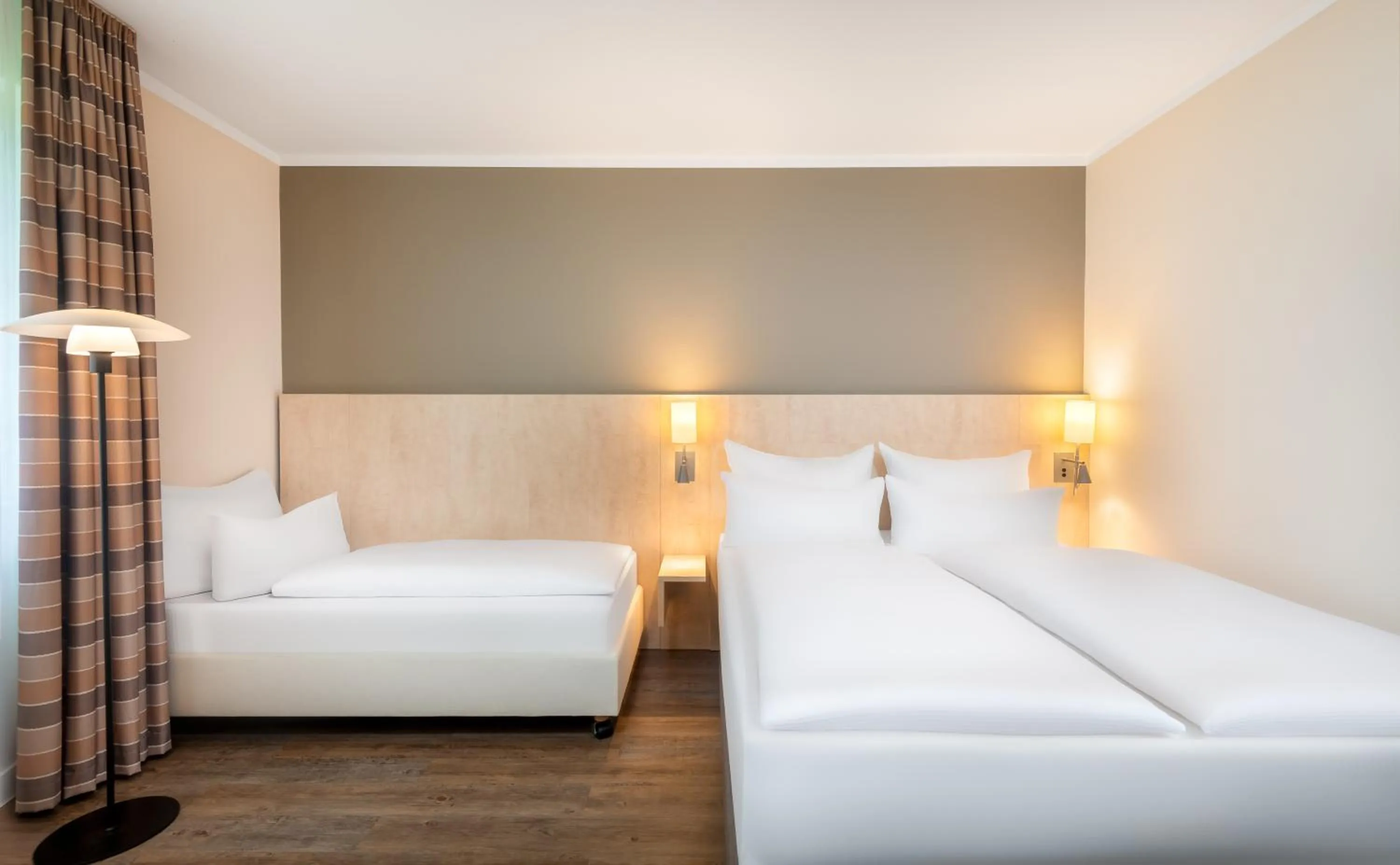 Photo of the whole room, Bed in Mercure Hotel Bielefeld Johannisberg