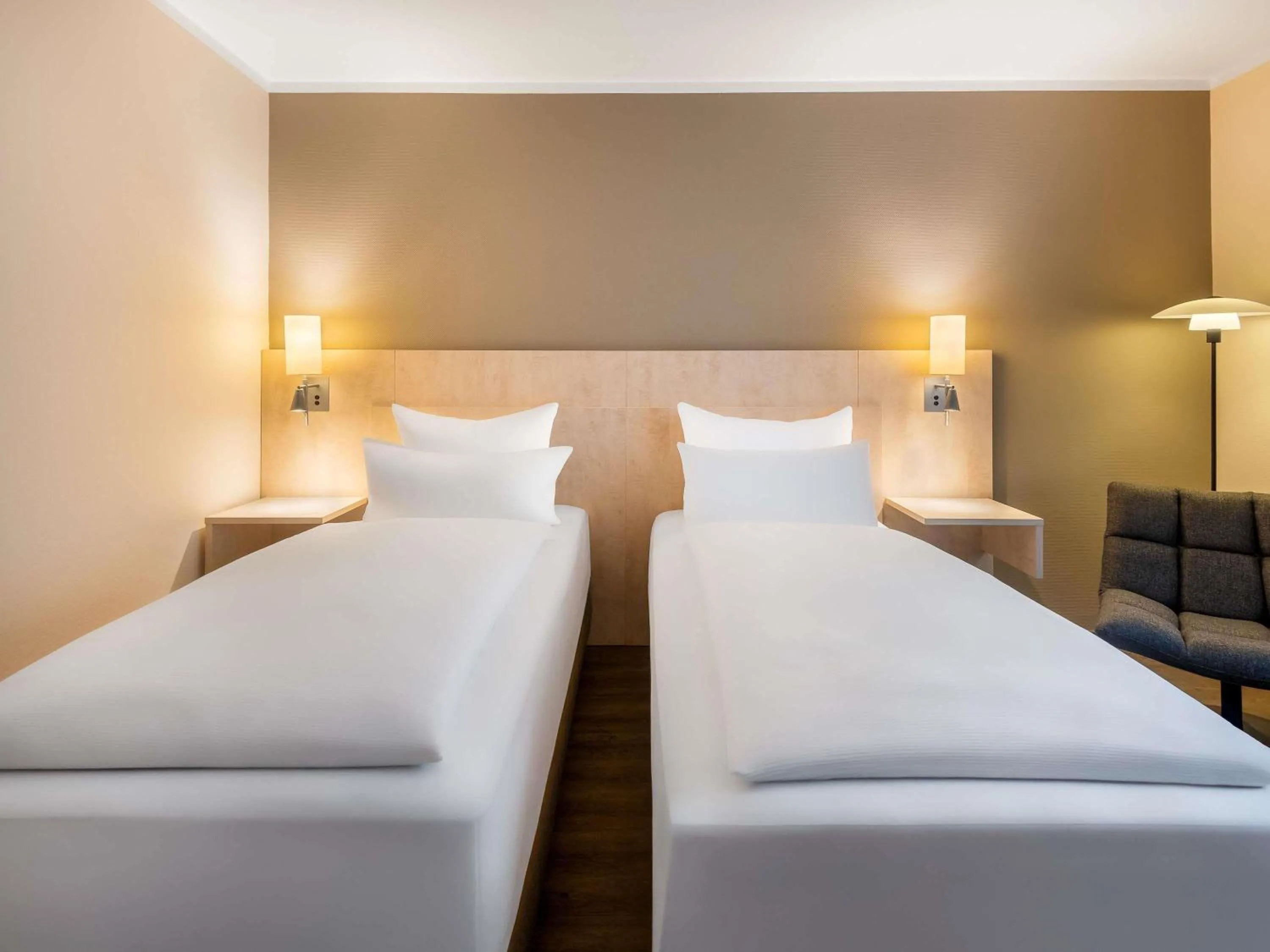 Bedroom, Bed in Mercure Hotel Bielefeld Johannisberg