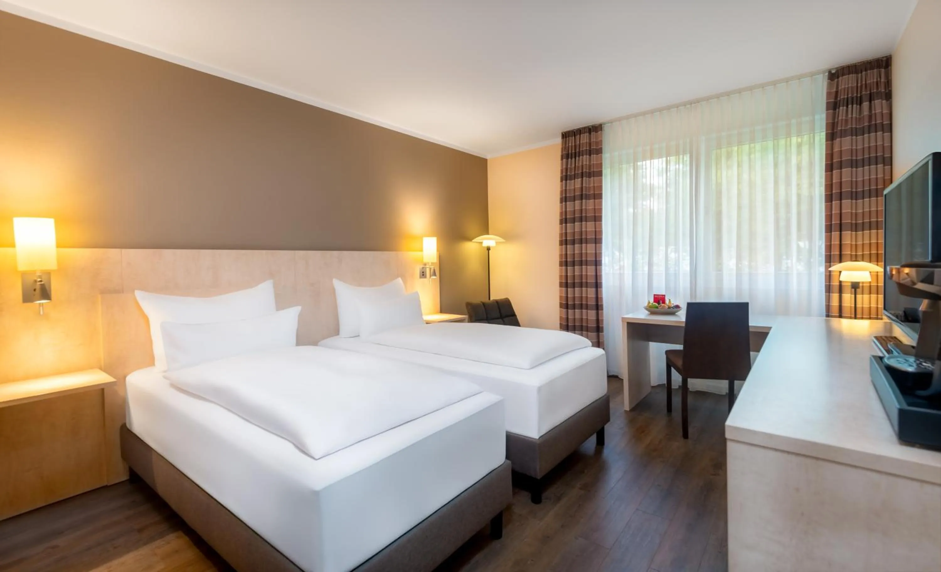 Photo of the whole room, Bed in Mercure Hotel Bielefeld Johannisberg