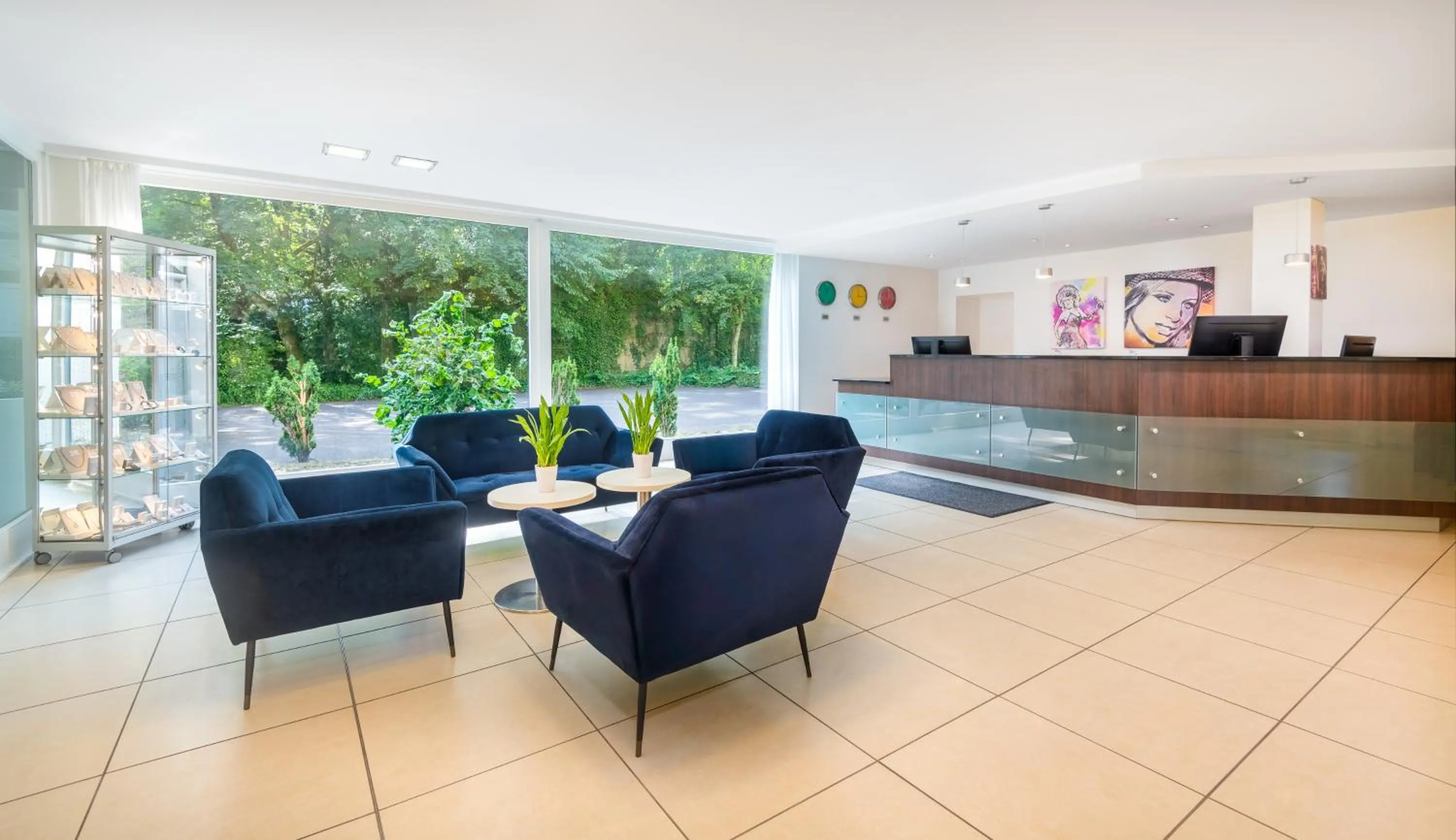 Lobby or reception in Mercure Hotel Bielefeld Johannisberg