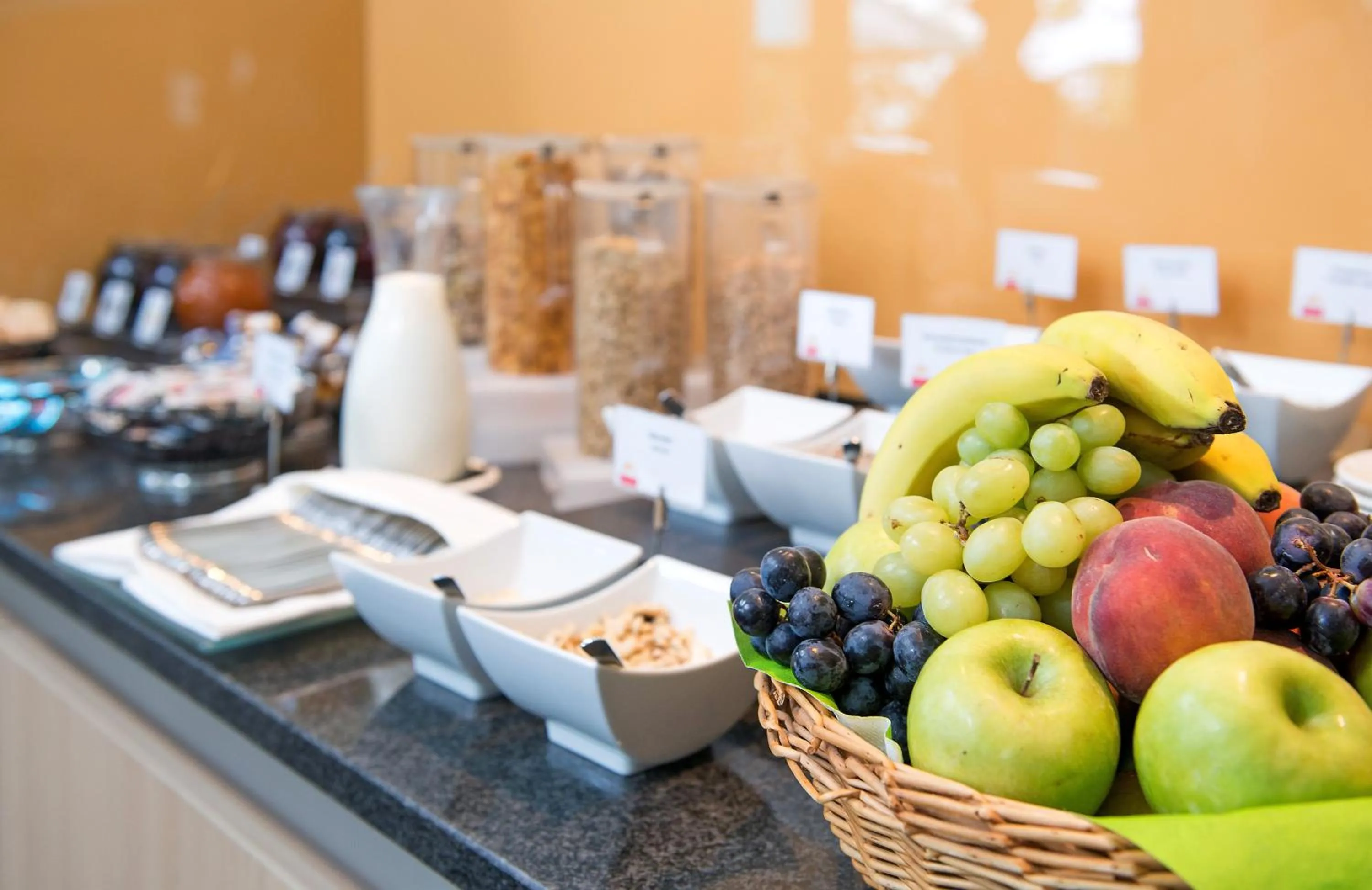 Restaurant/places to eat in Mercure Hotel Bielefeld Johannisberg