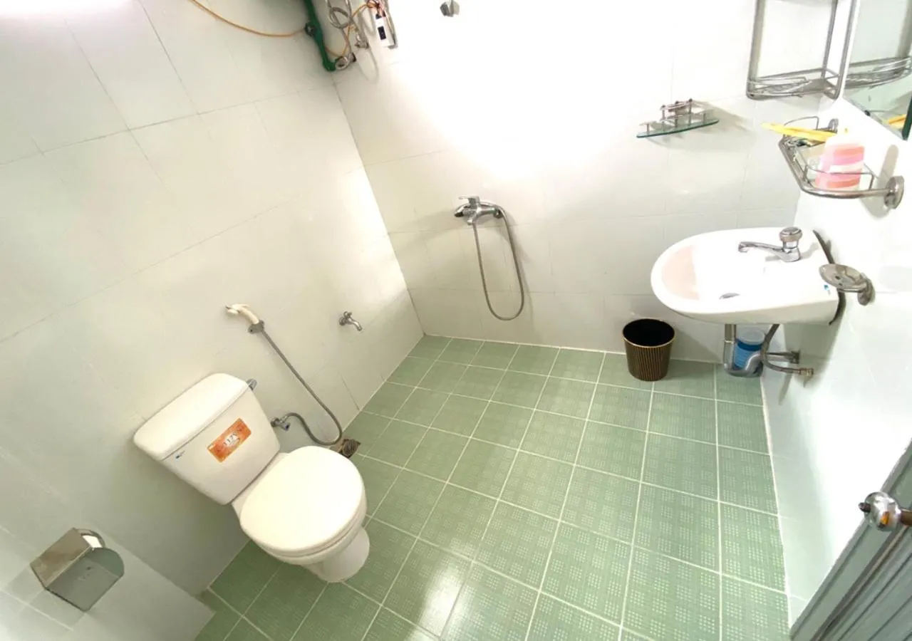 Shower in HOMESTAY THÙY DƯƠNG