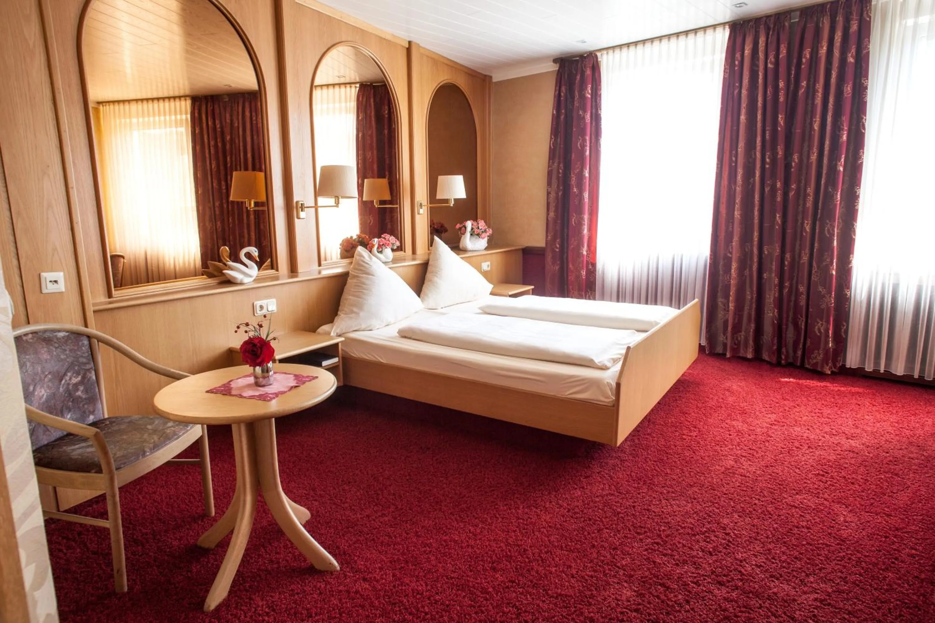 Photo of the whole room, Bed in Hotel Nassauer Hof