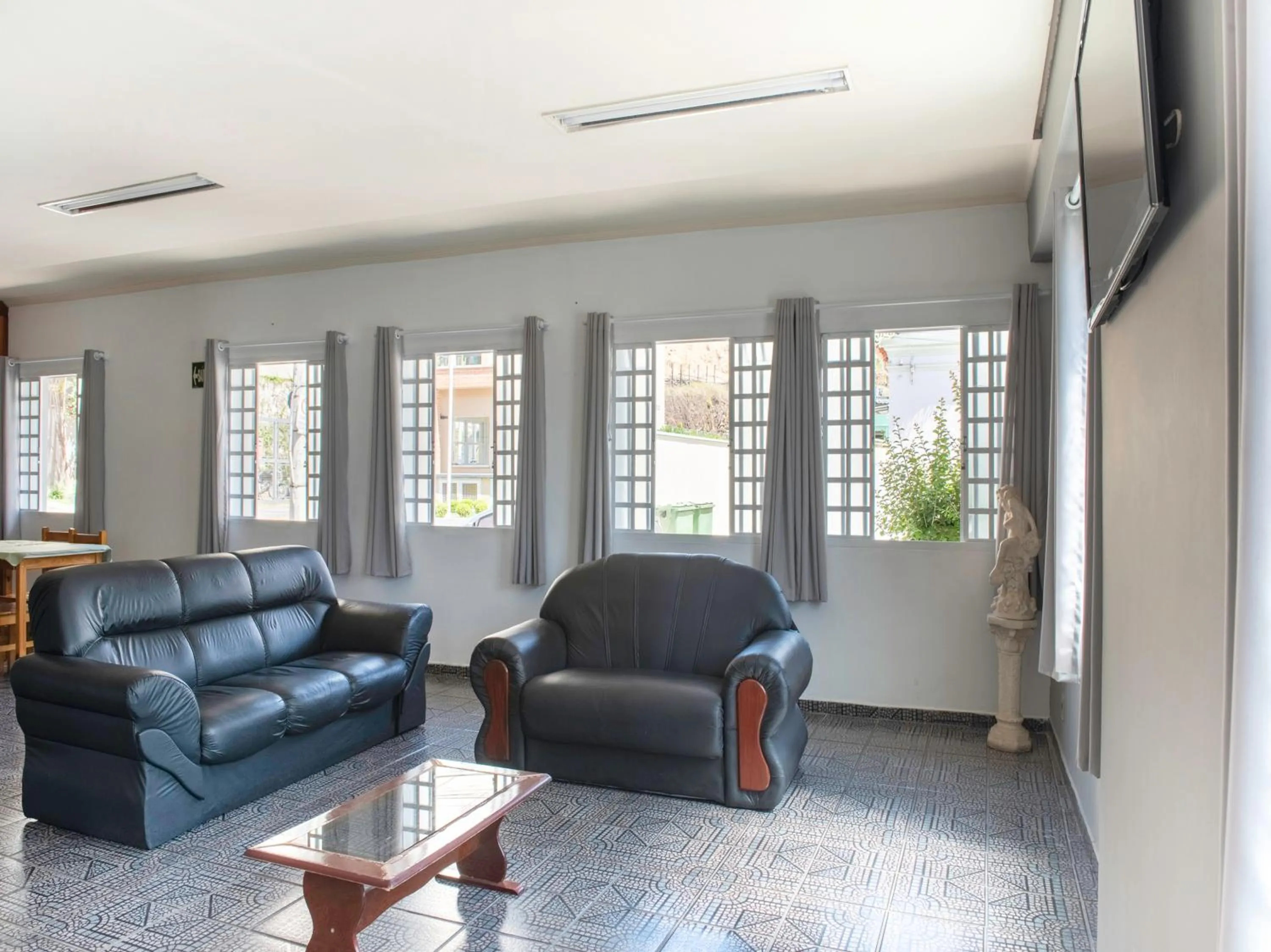 TV and multimedia in Hotel dos Nobres