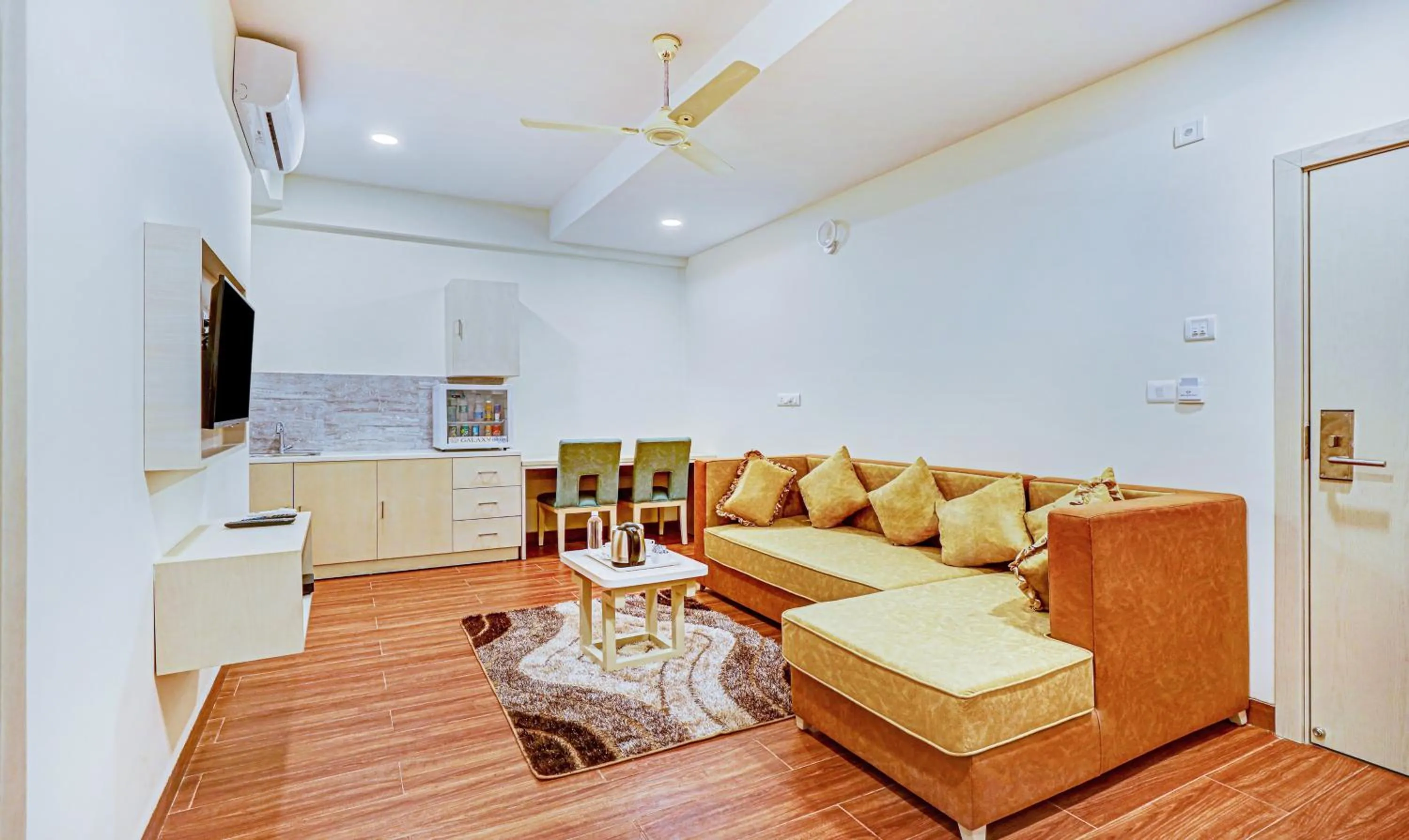 Seating area in Treebo Galaxy Suites Mathikere