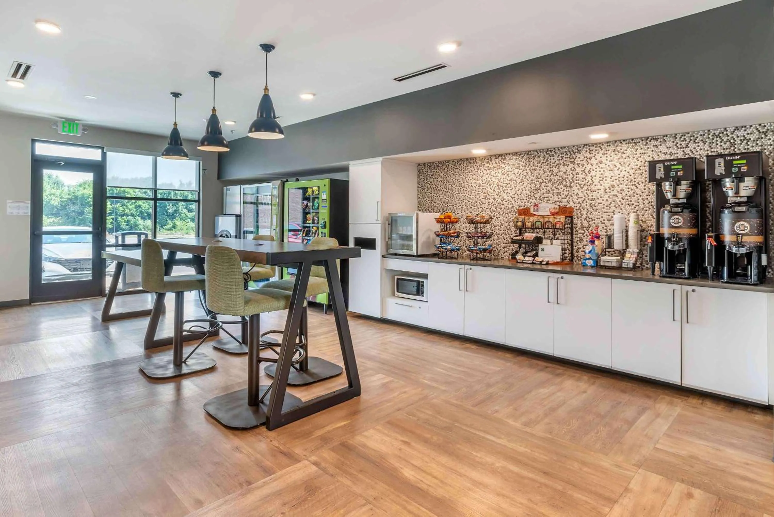 Breakfast in Extended Stay America Suites - Colonial Heights - Fort Lee