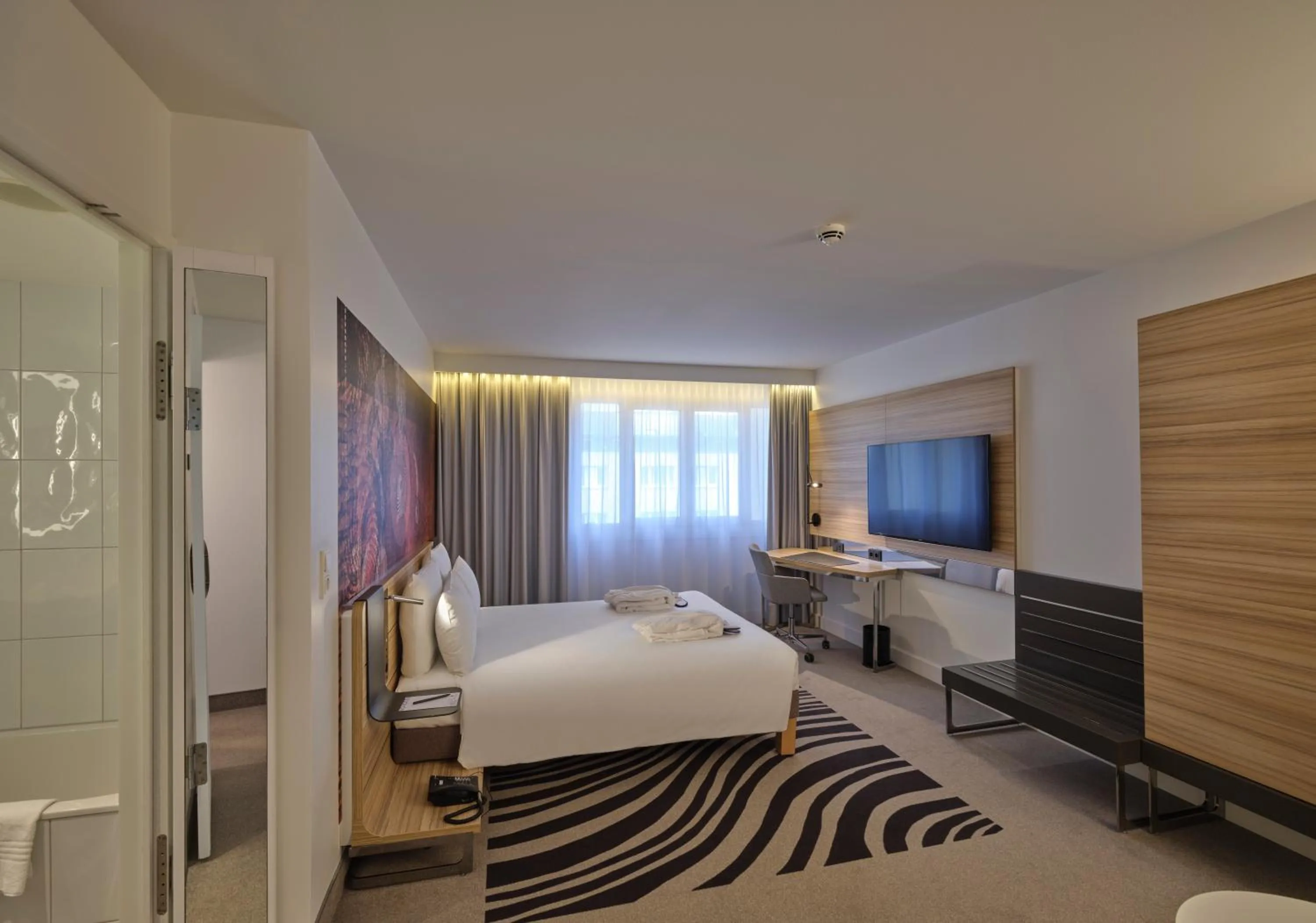 Photo of the whole room, Bed in Novotel München City