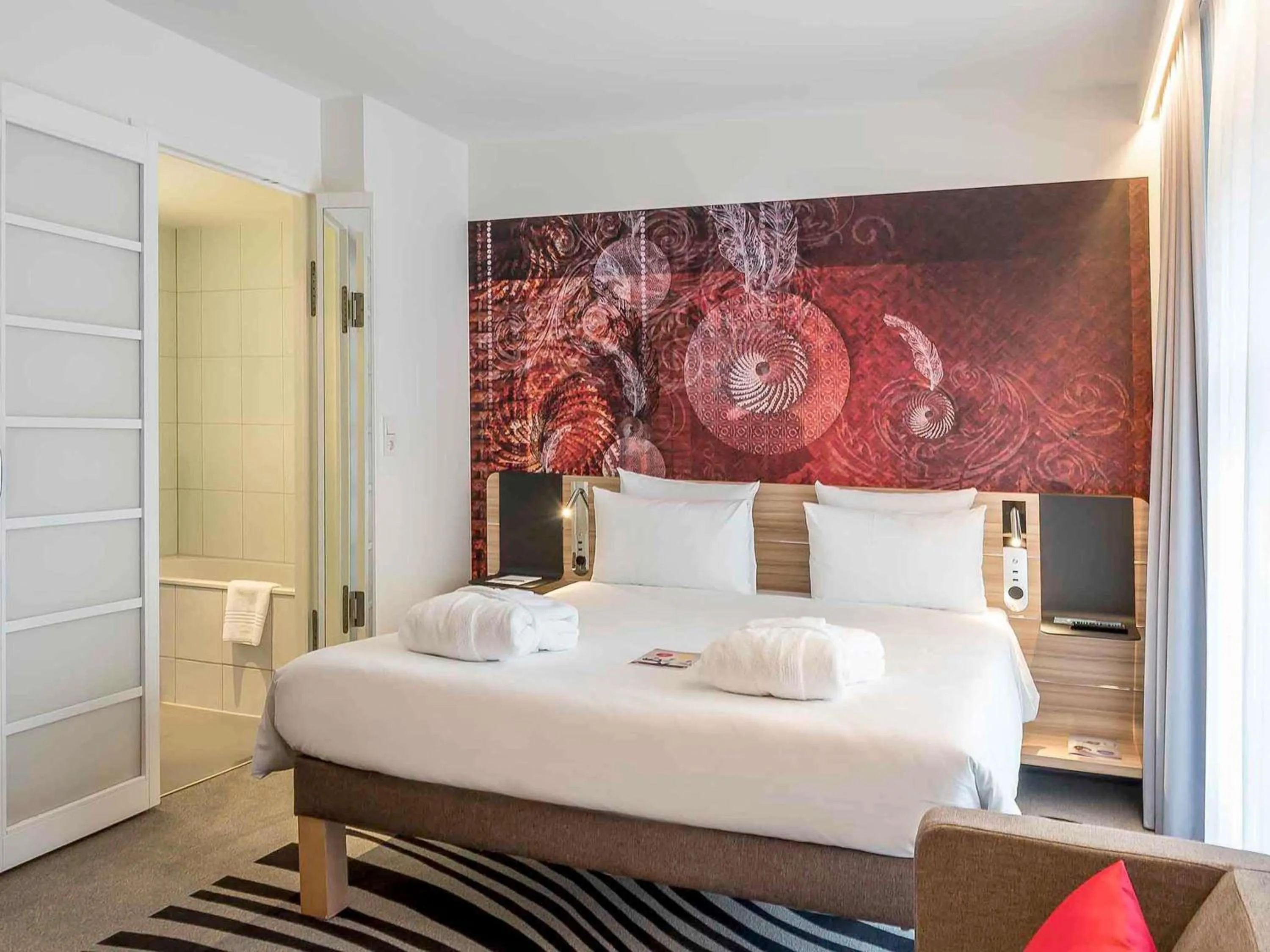 Bedroom, Bed in Novotel München City