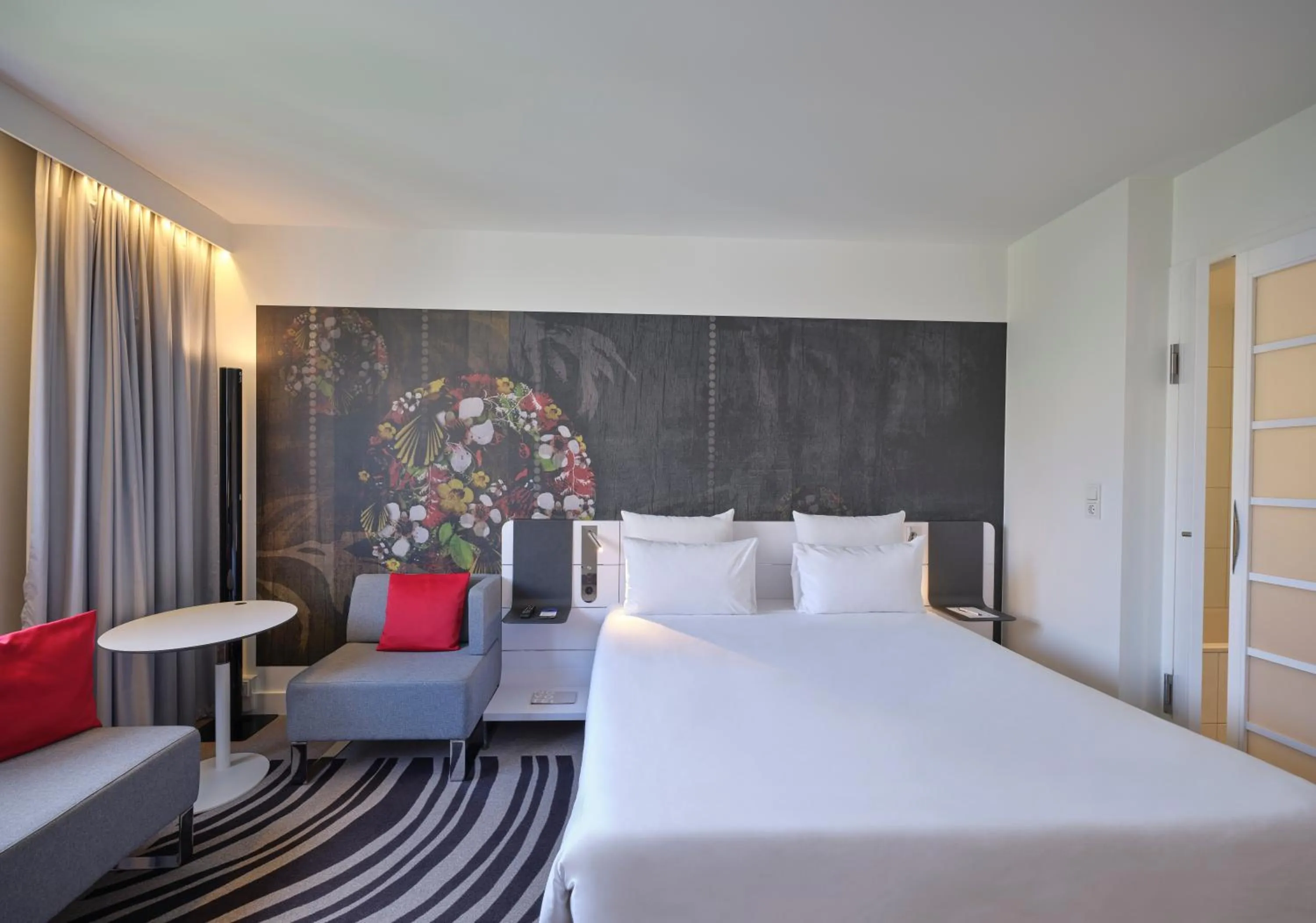 Bedroom, Bed in Novotel München City