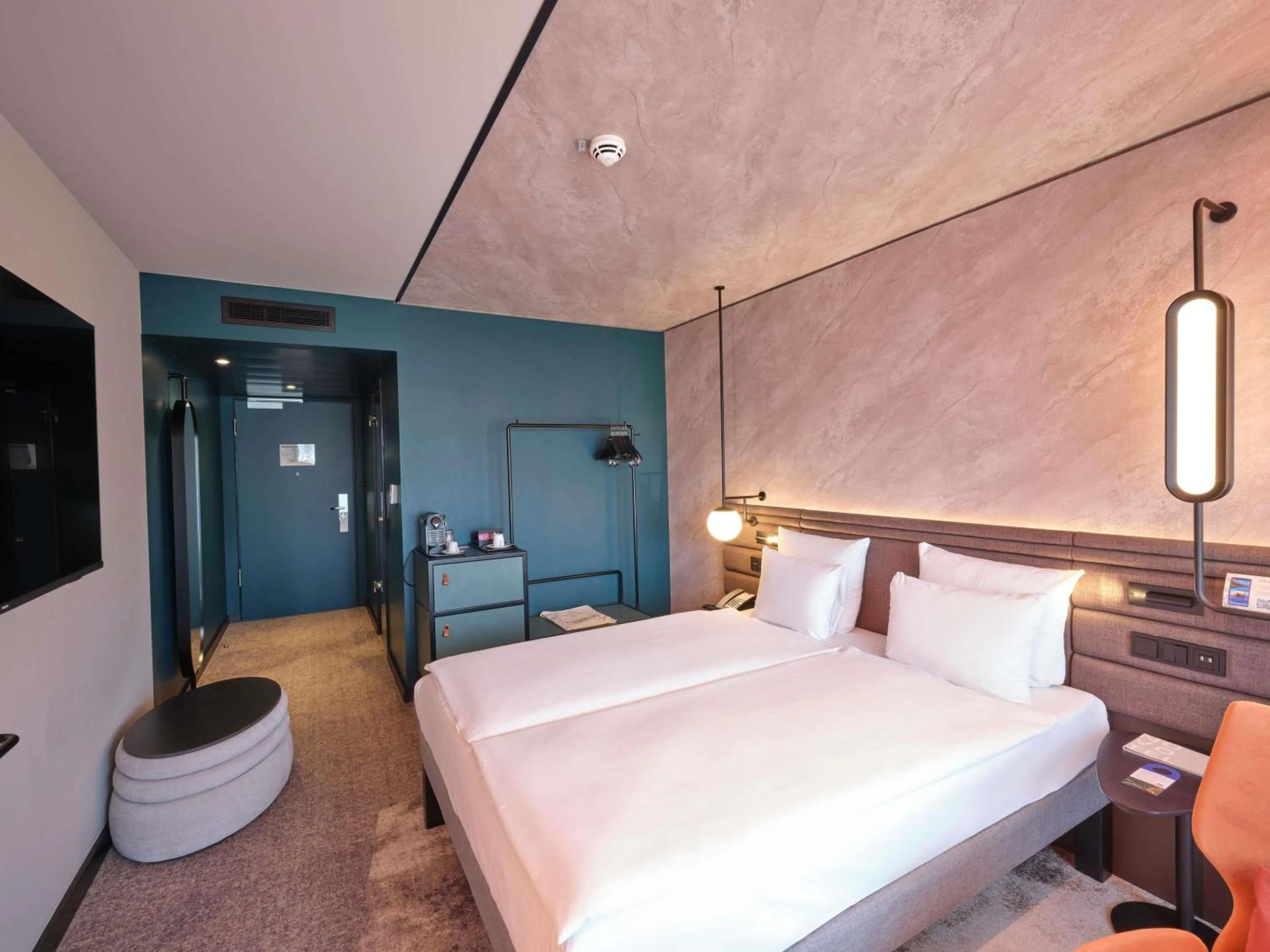 Bedroom, Bed in Novotel München City