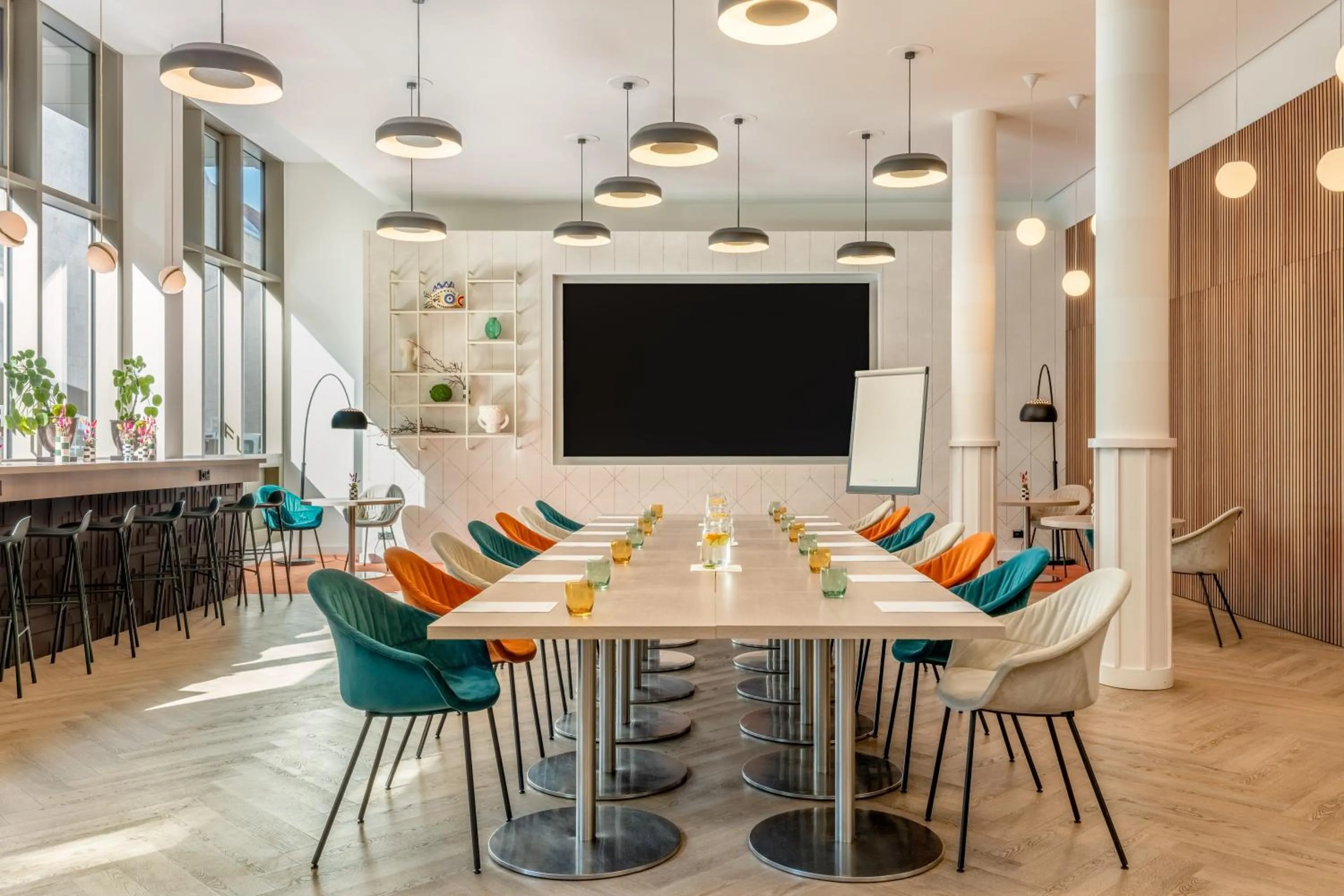 Restaurant/places to eat in Novotel München City