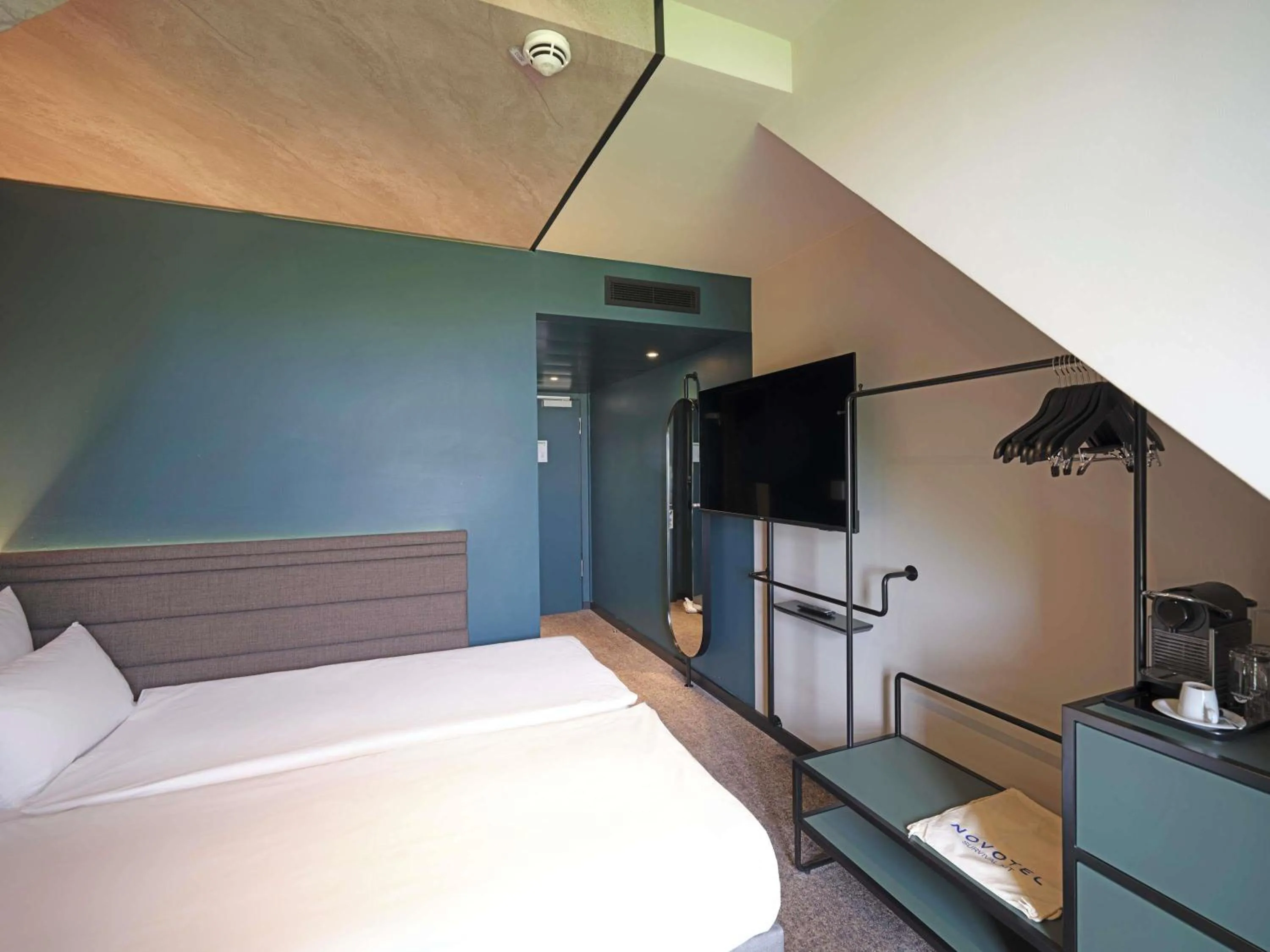 Bedroom, Bed in Novotel München City