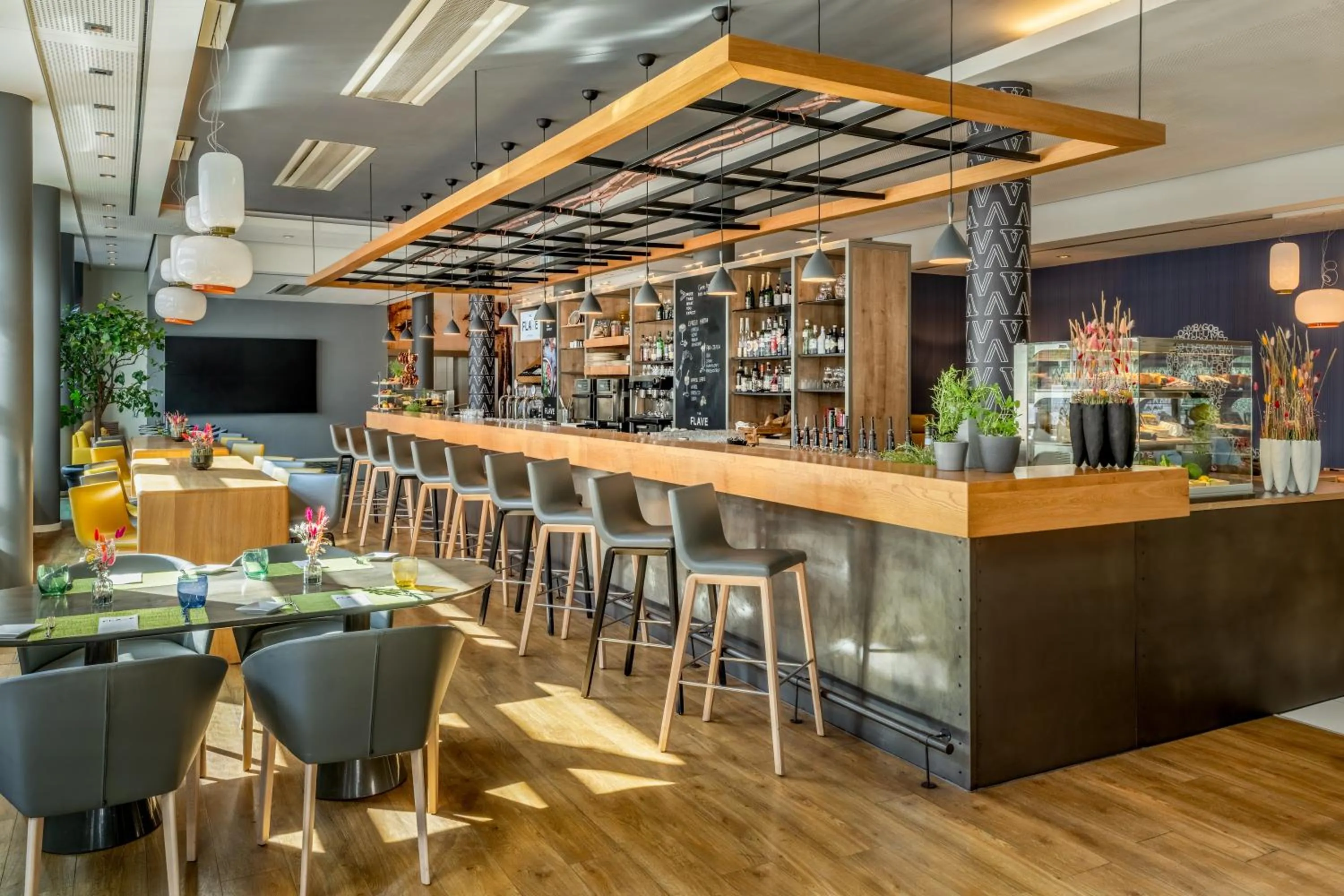 Restaurant/places to eat in Novotel München City