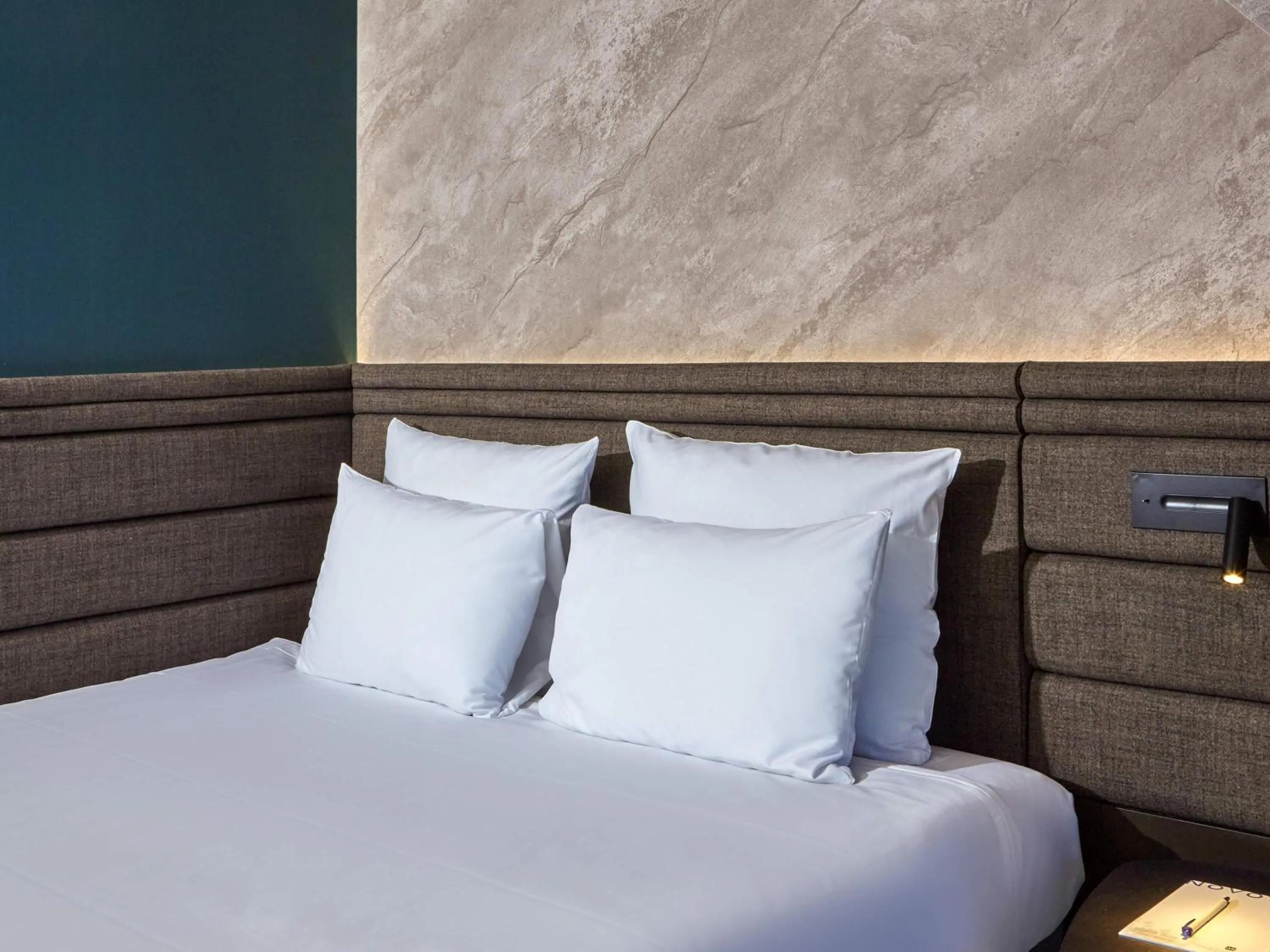 Bedroom, Bed in Novotel München City