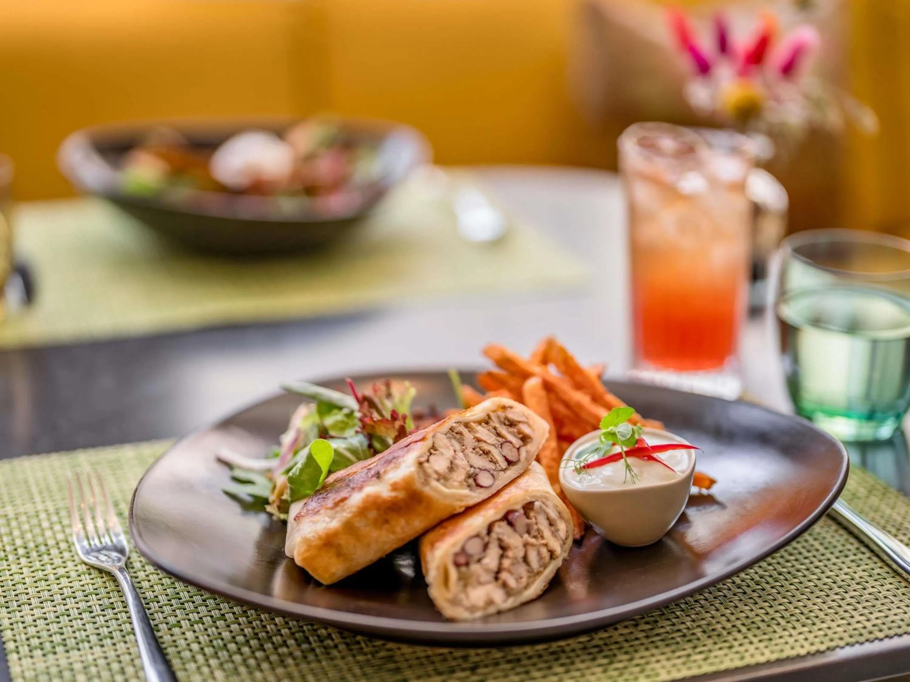 Lounge or bar in Novotel München City