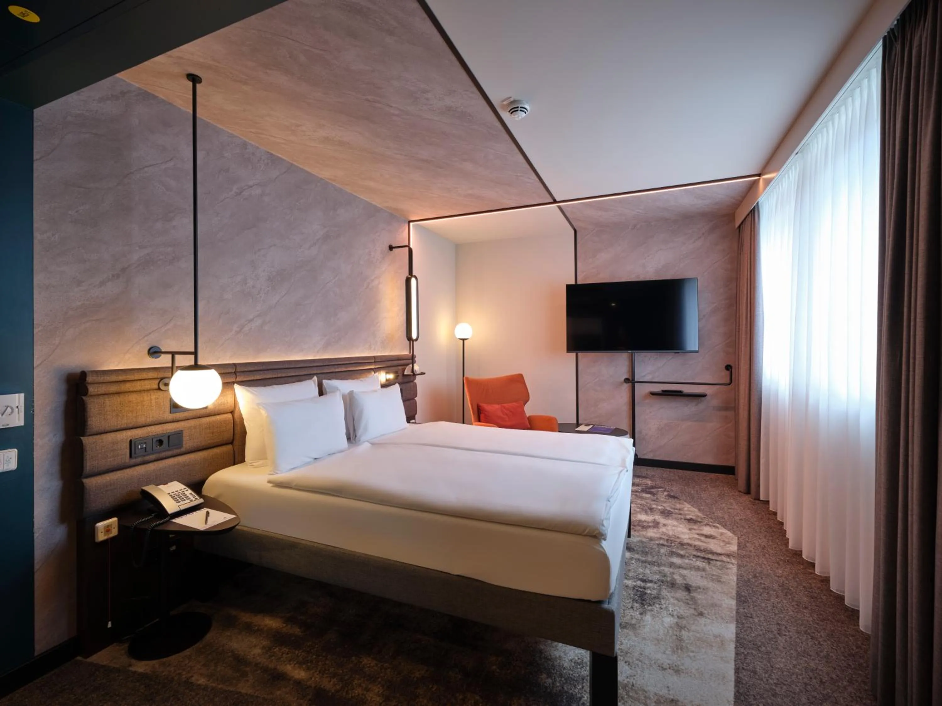 Photo of the whole room, Bed in Novotel München City