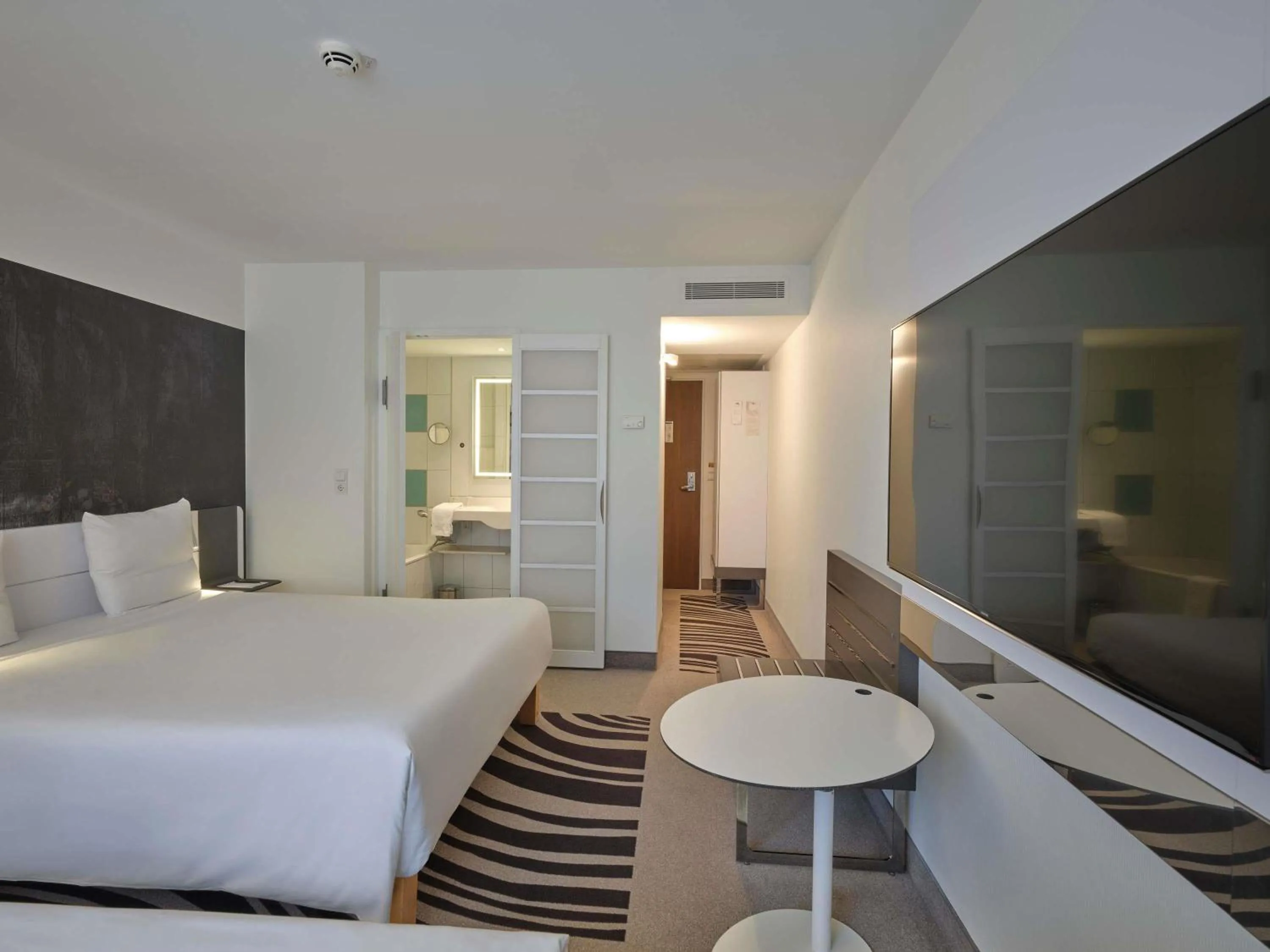 Bedroom, Bed in Novotel München City