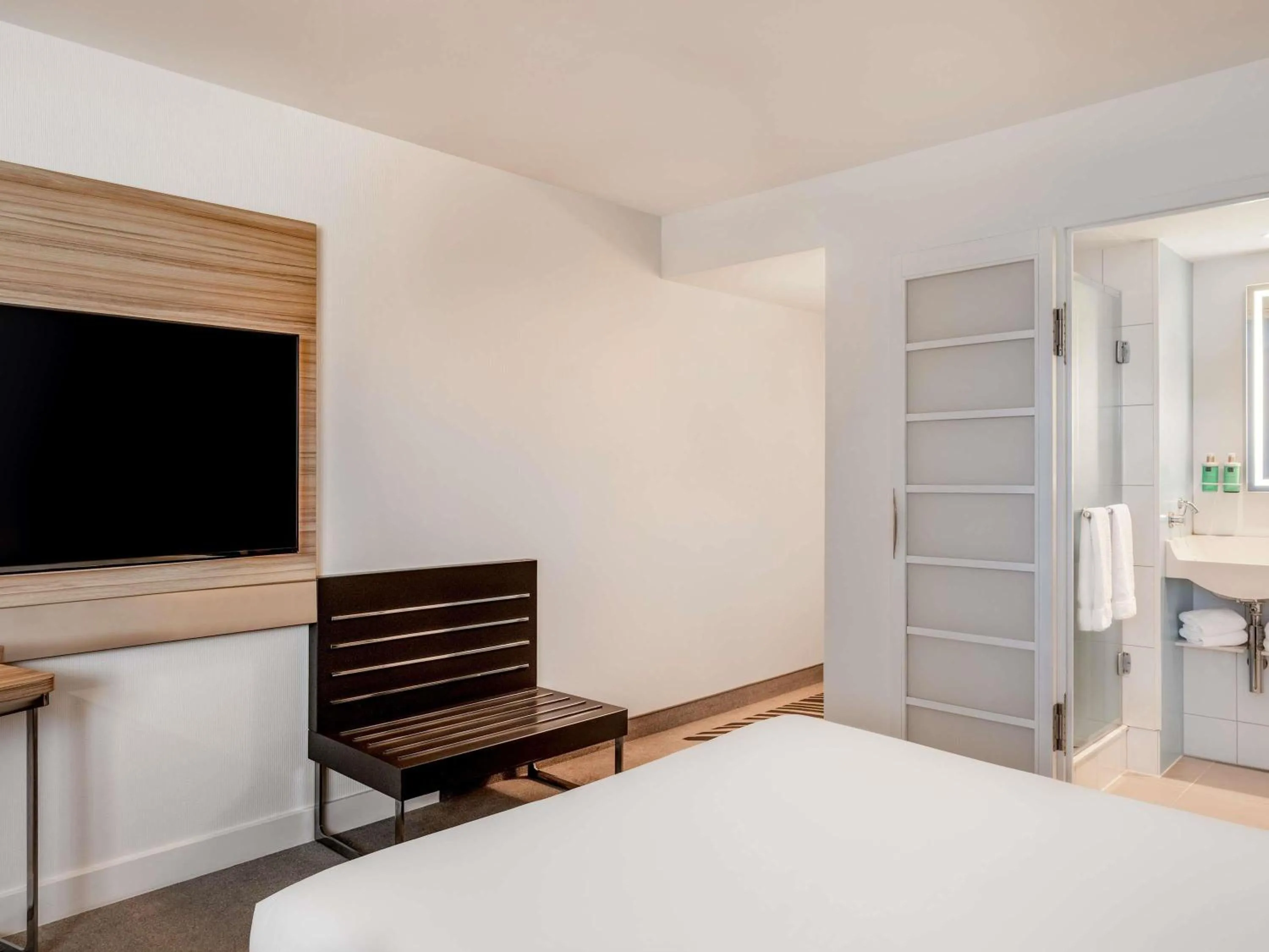 Bedroom, Bed in Novotel München City