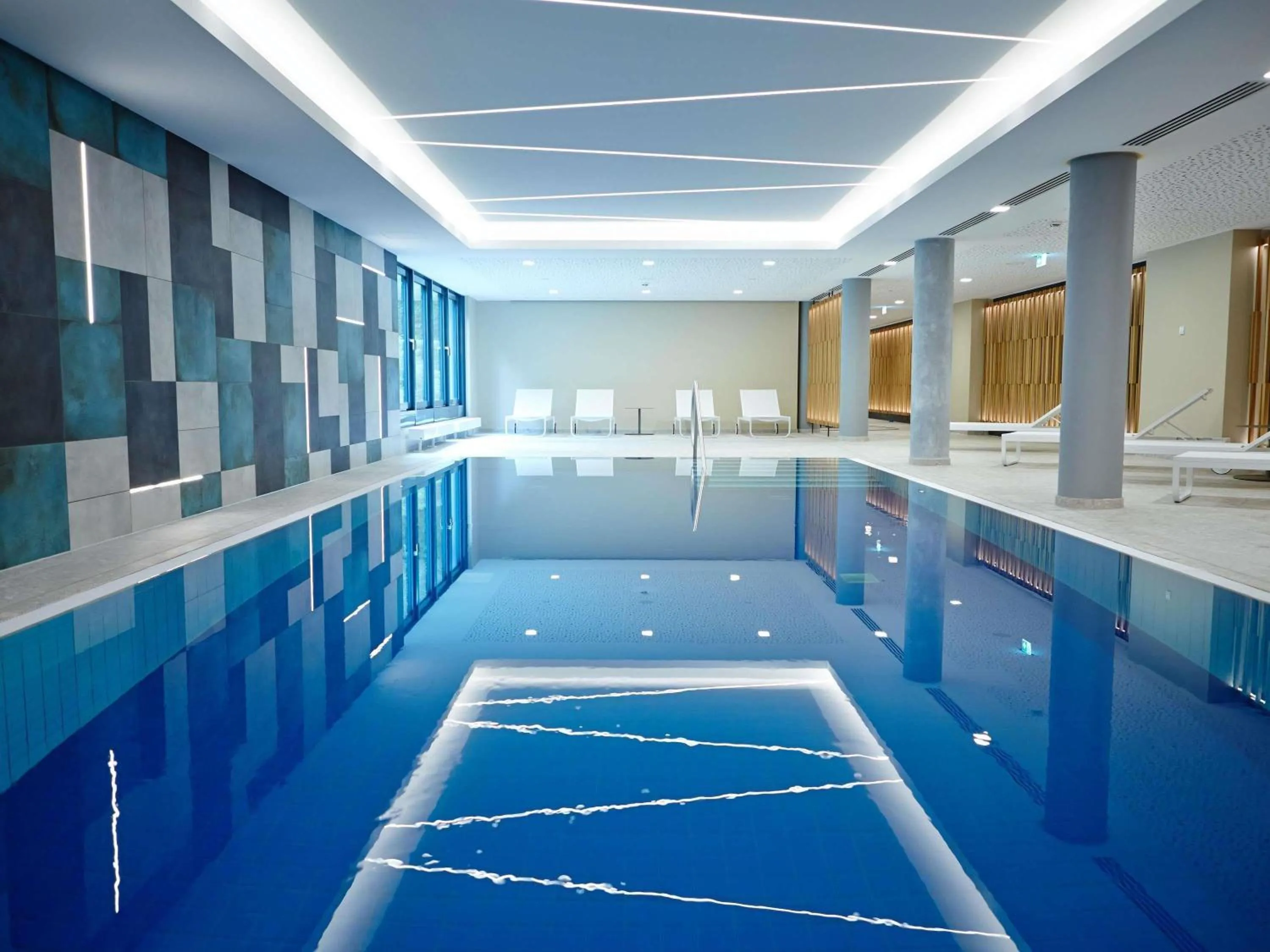 Pool view in Novotel München City