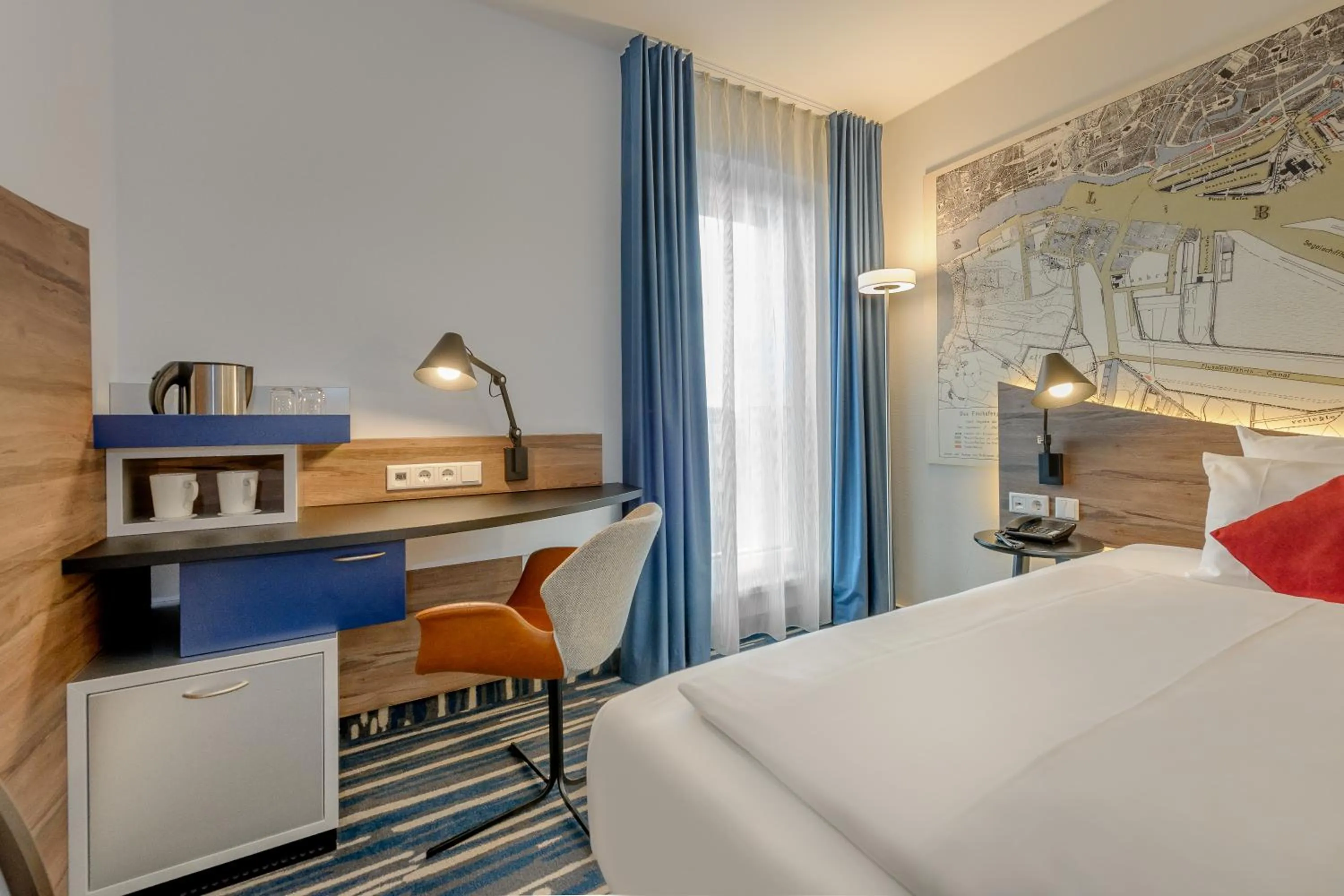 Photo of the whole room, Bed in Mercure Hotel Hamburg Mitte