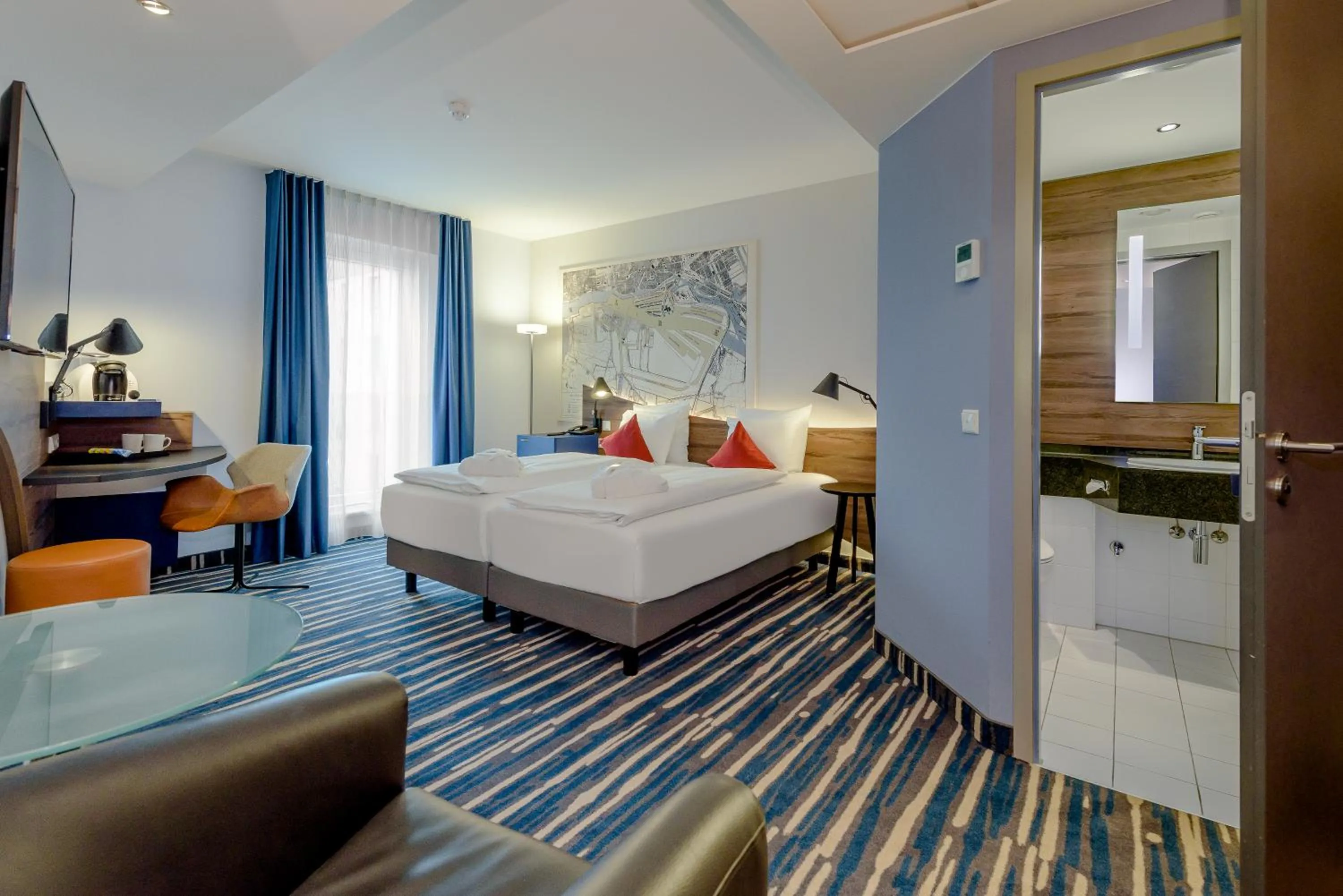 Photo of the whole room, Bed in Mercure Hotel Hamburg Mitte