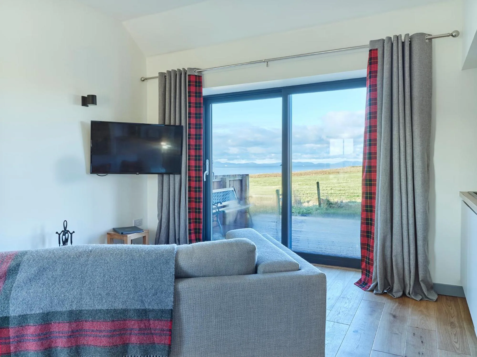 TV and multimedia in Monkstadt 1745 Restaurant with Rooms