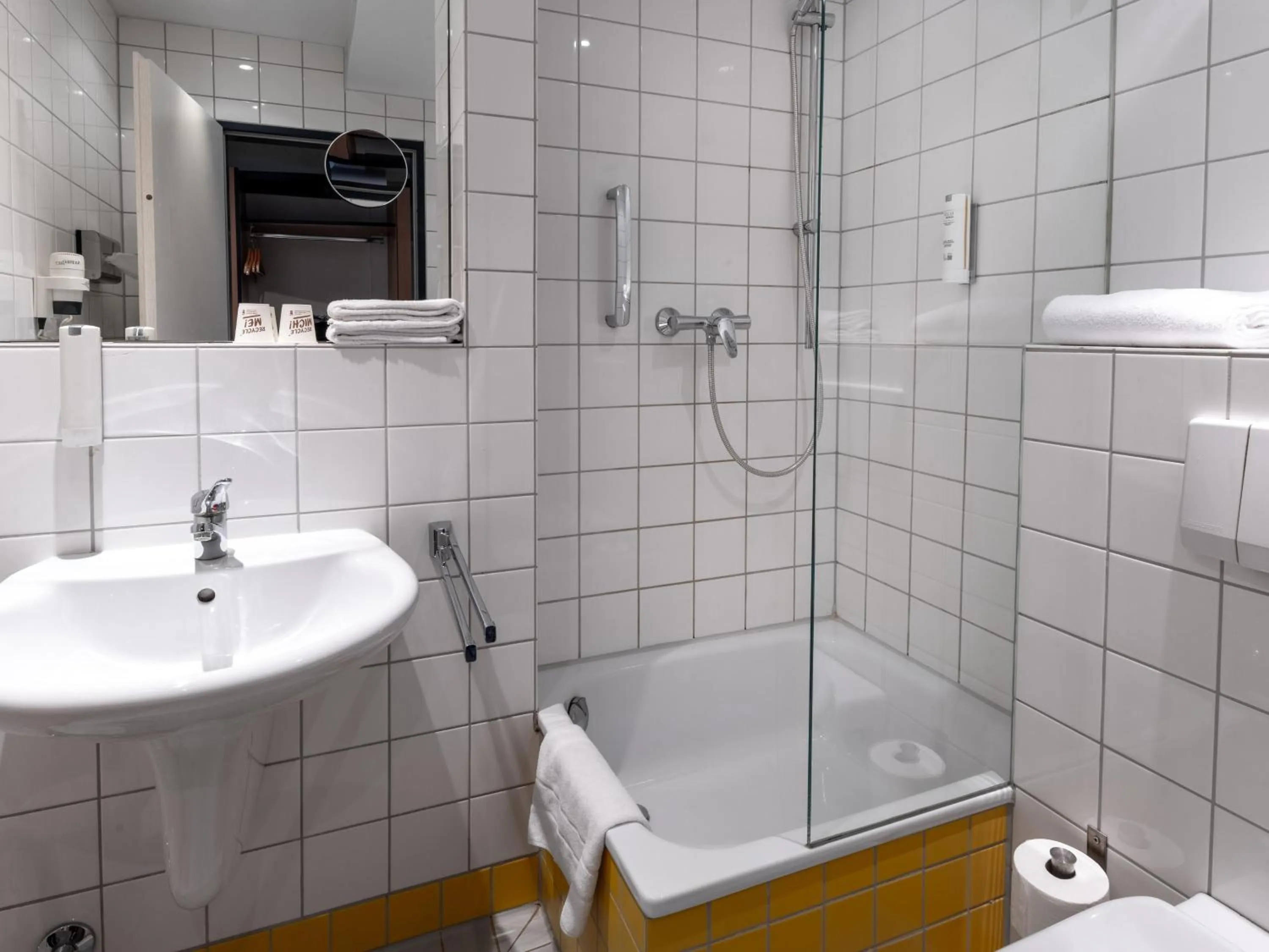 Shower, Bathroom in Best Western Hotel de Ville