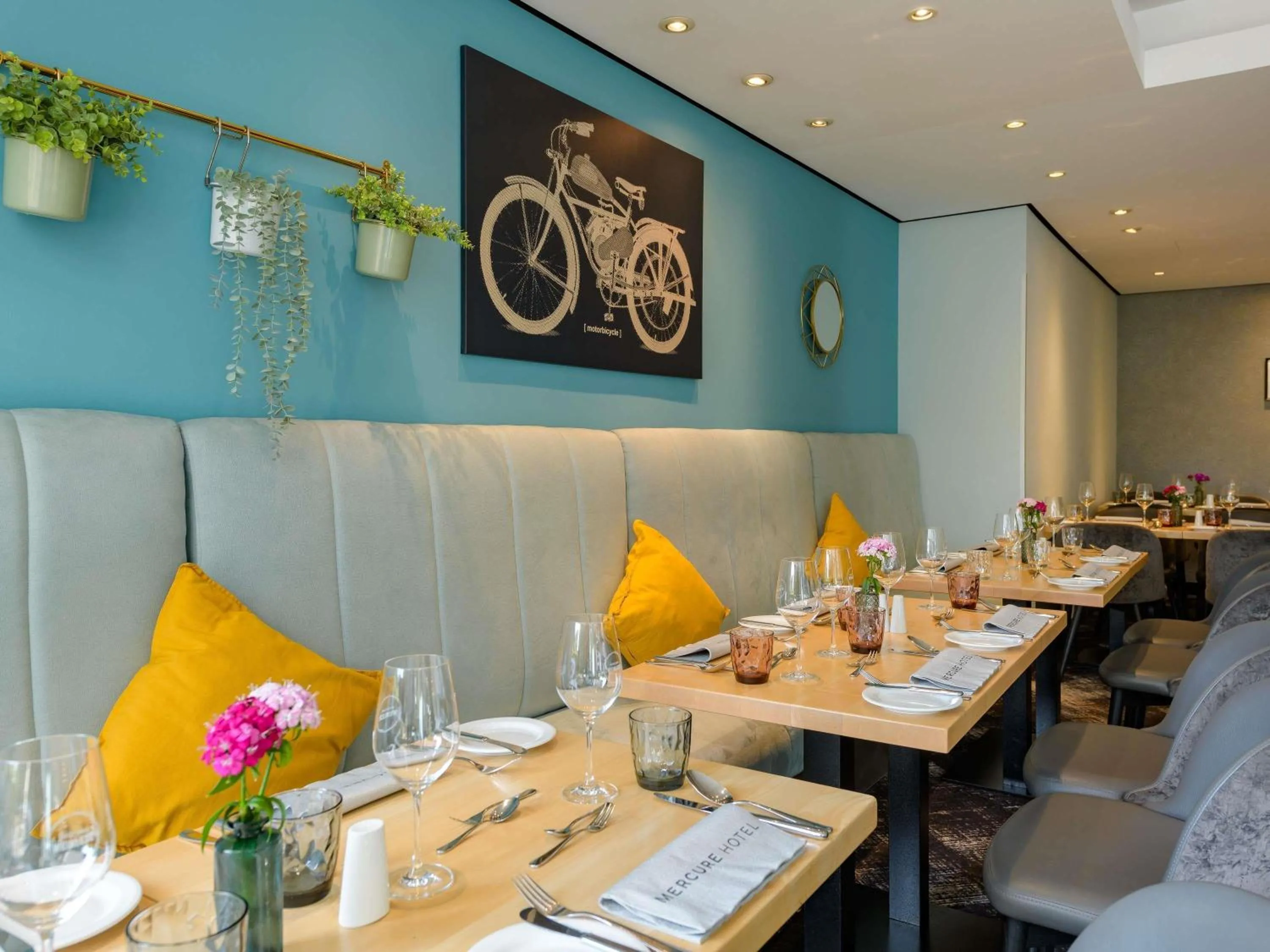 Restaurant/places to eat in Mercure Hotel Köln West