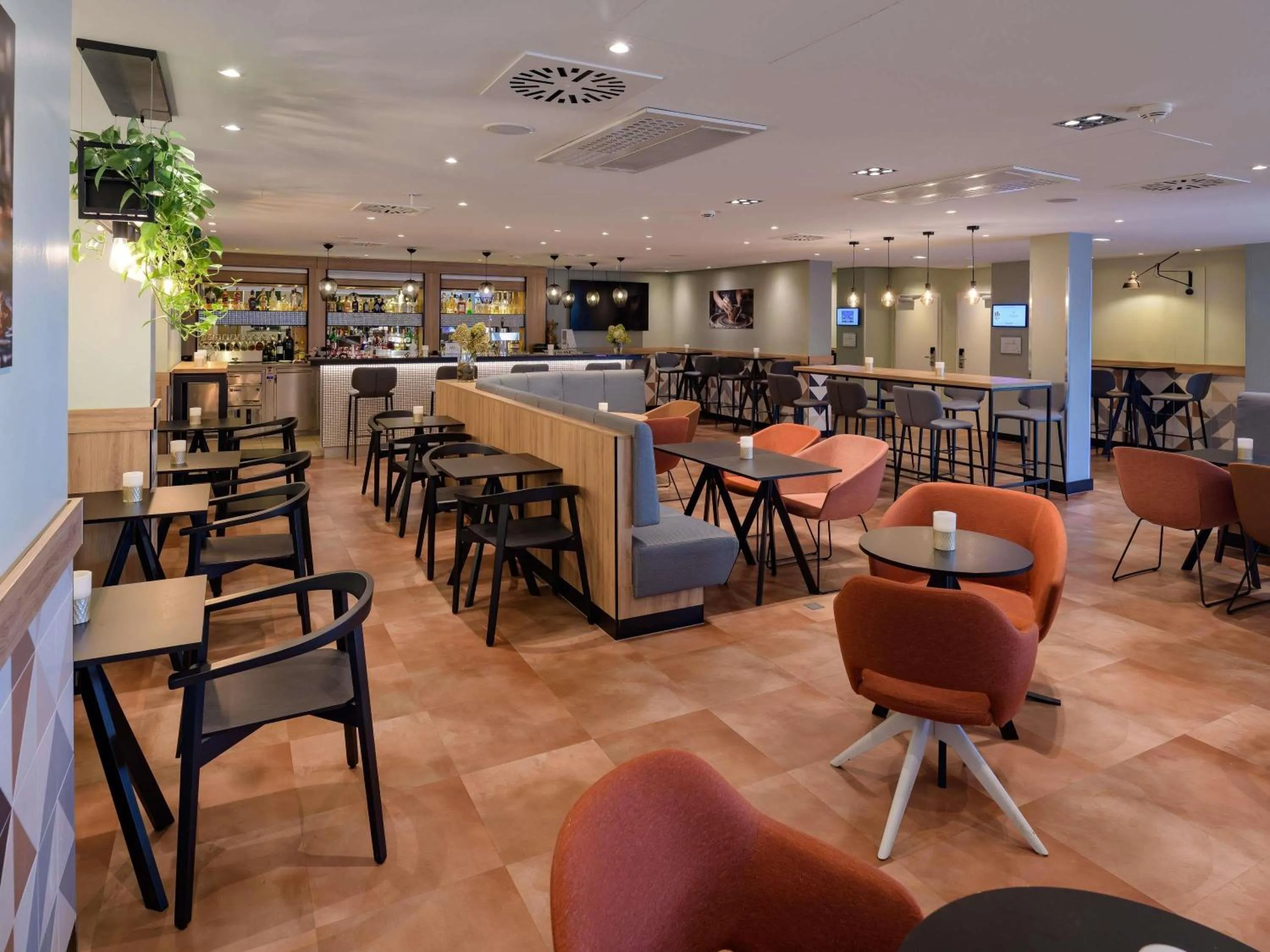 Lounge or bar in Mercure Hotel Köln West