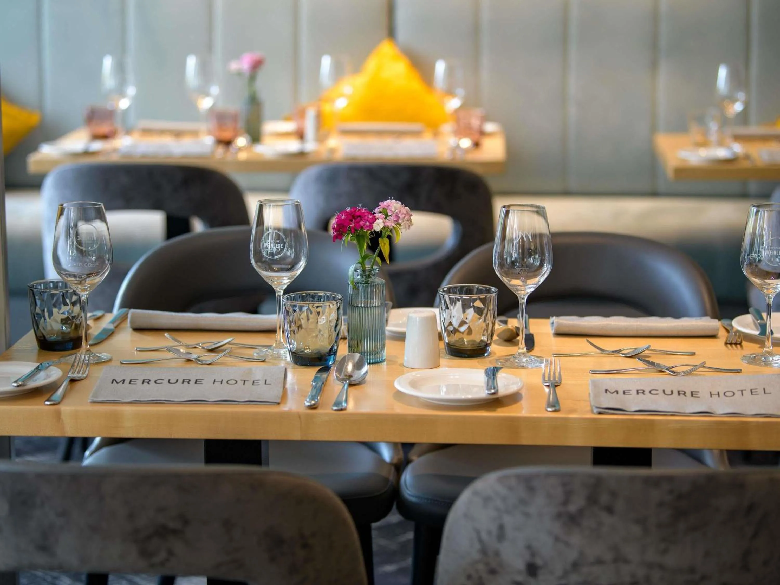 Restaurant/places to eat in Mercure Hotel Köln West