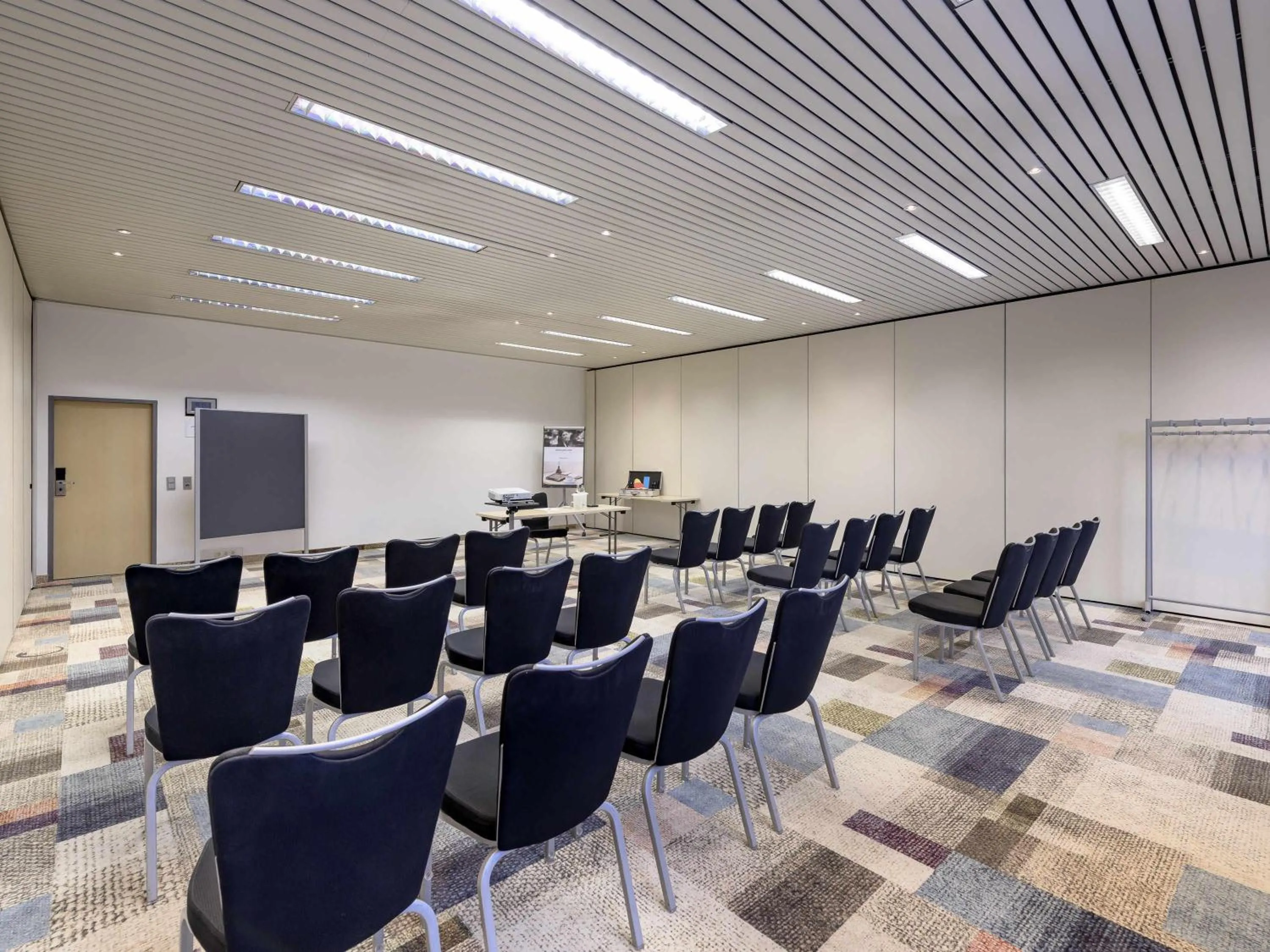 Meeting/conference room in Mercure Hotel Köln West