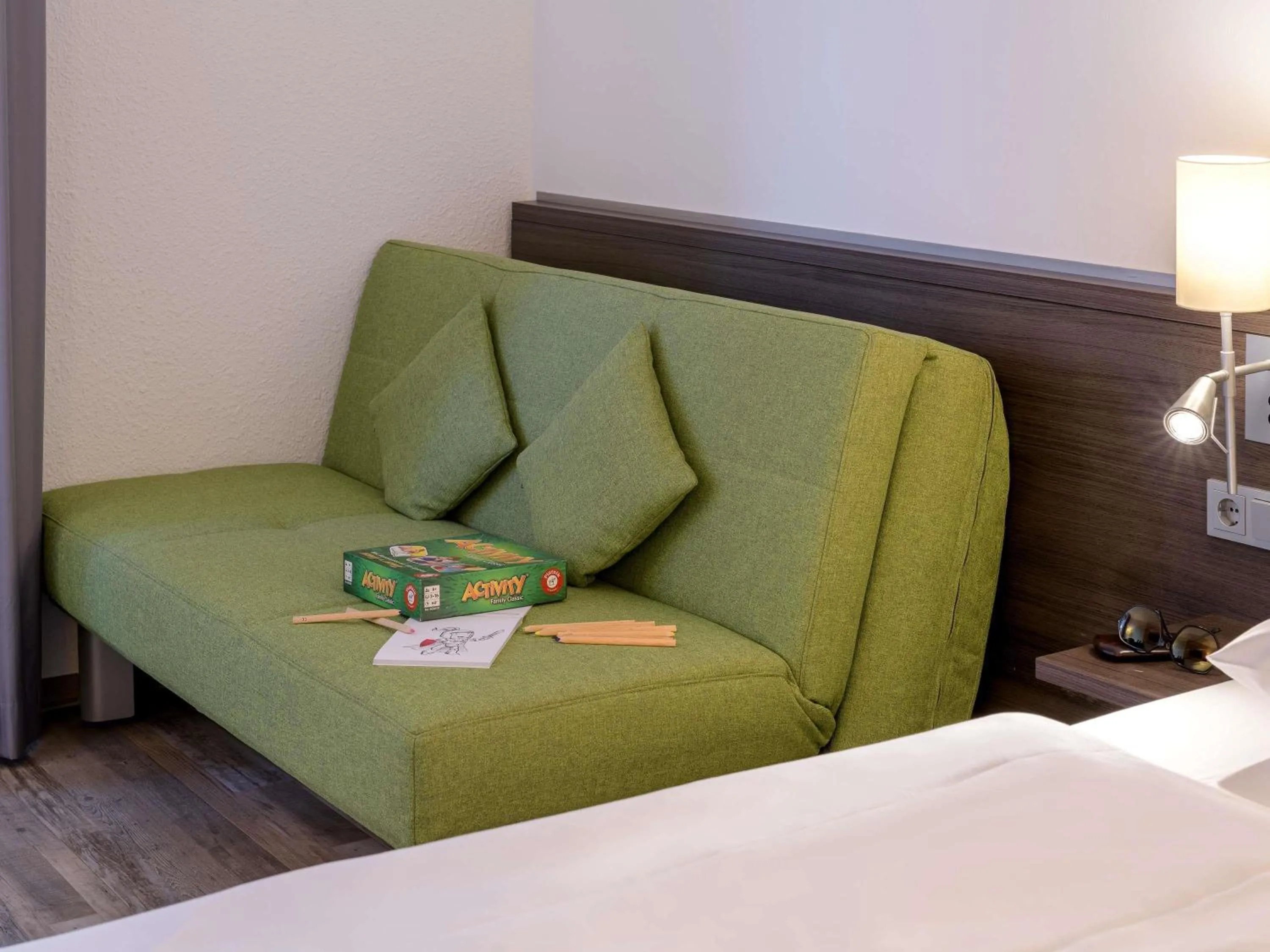 Bedroom, Bed in Mercure Hotel Köln West