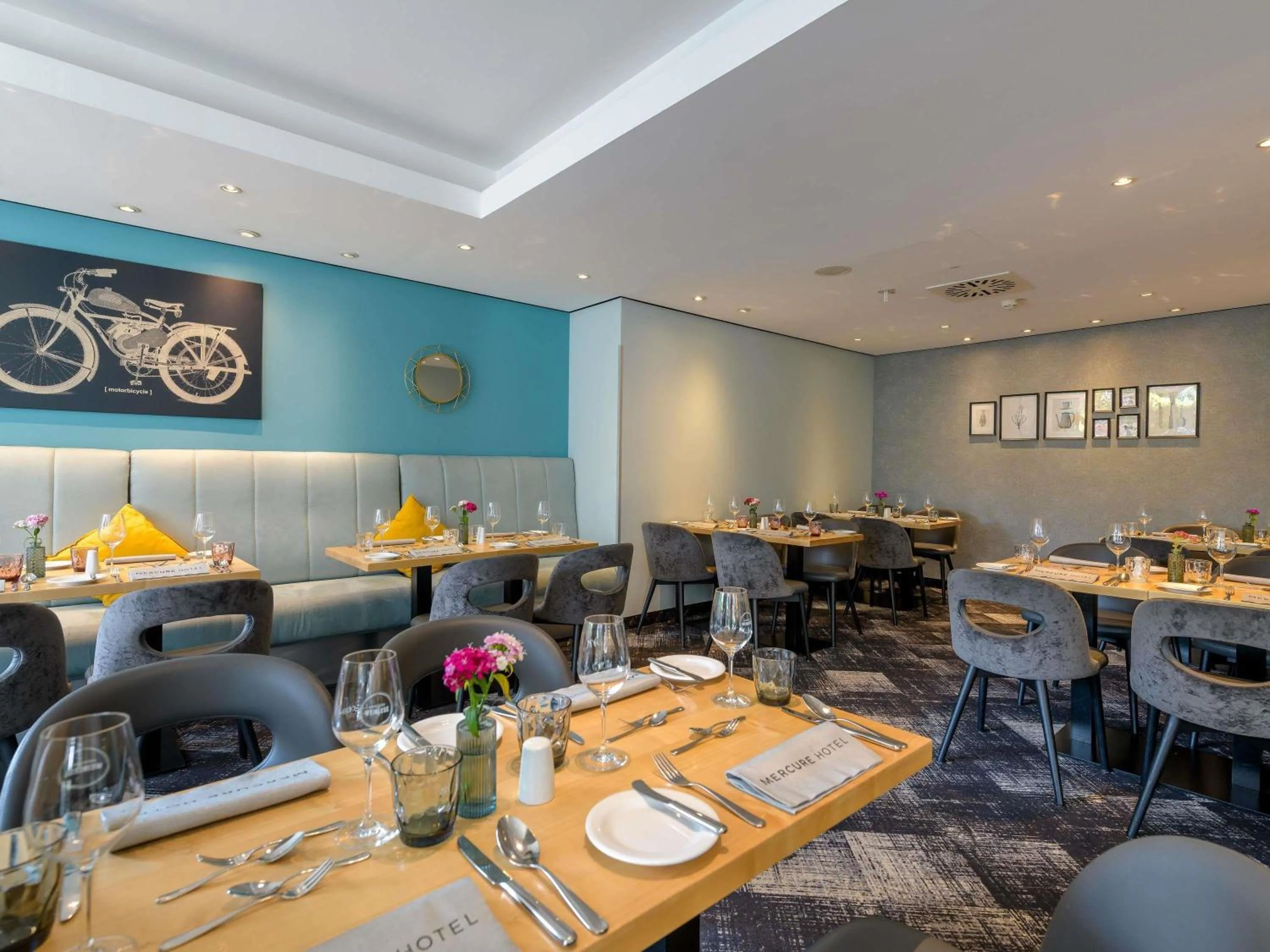 Restaurant/places to eat in Mercure Hotel Köln West