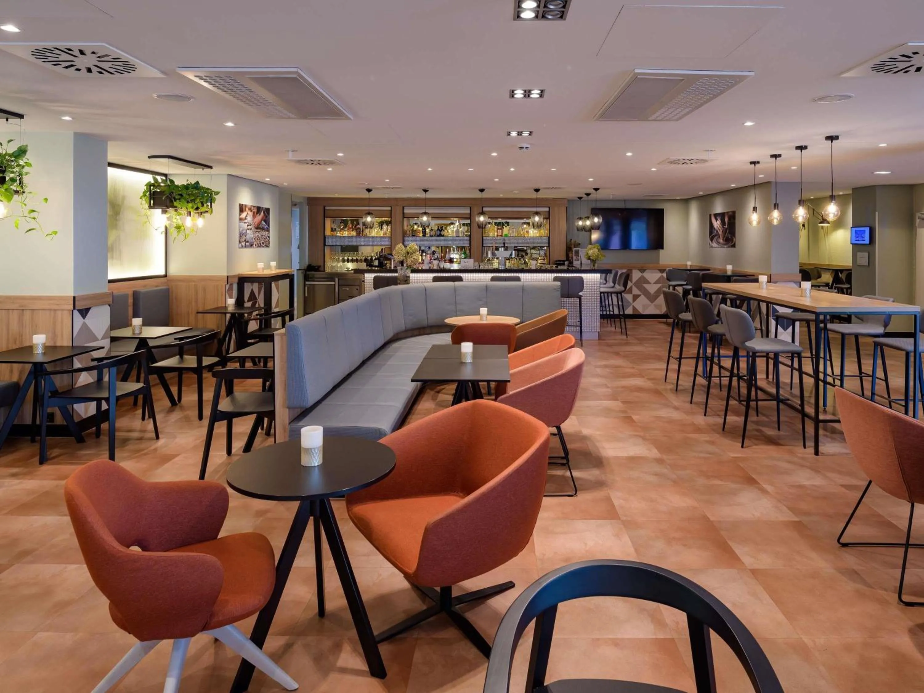 Lounge or bar in Mercure Hotel Köln West