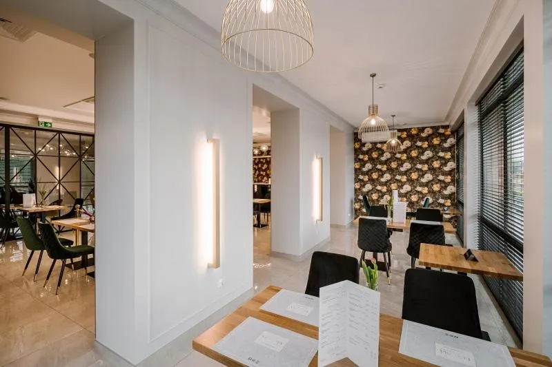 Restaurant/places to eat in Hotel Polonia