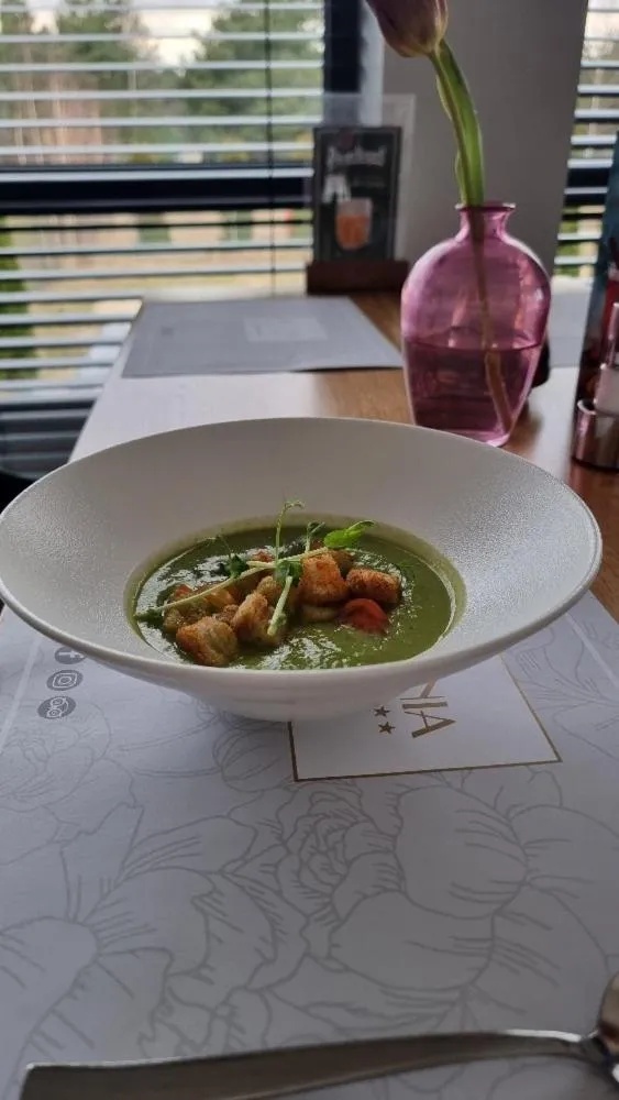 Restaurant/places to eat in Hotel Polonia