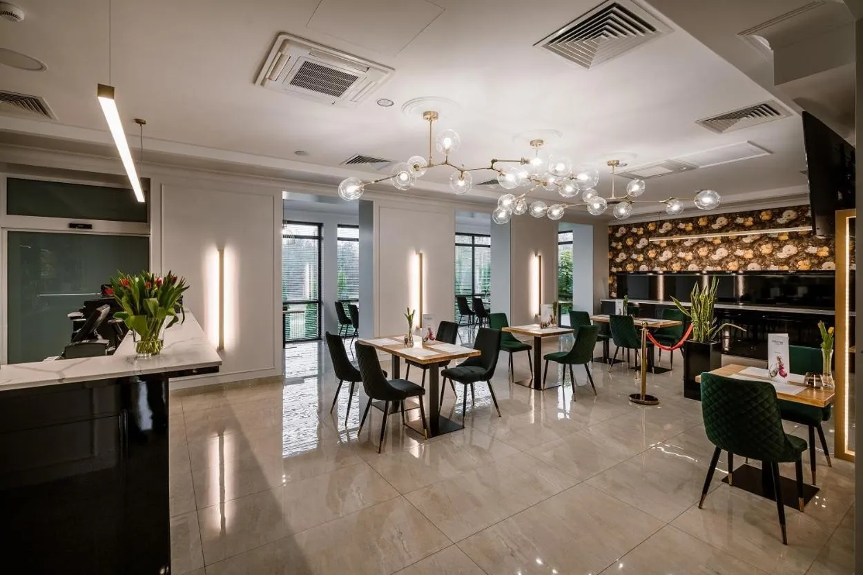 Restaurant/places to eat in Hotel Polonia