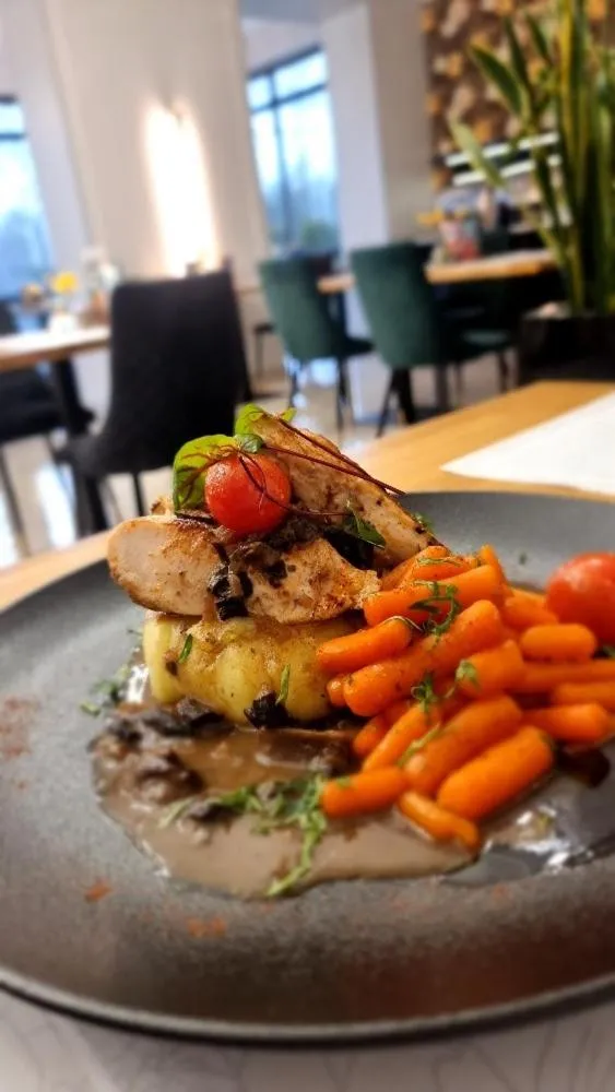 Restaurant/places to eat in Hotel Polonia