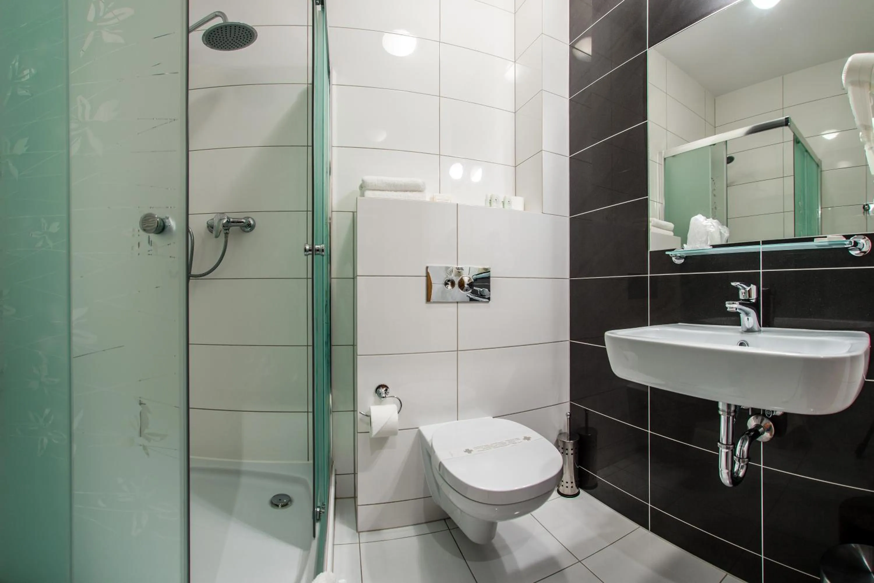 Shower in Hotel Polonia