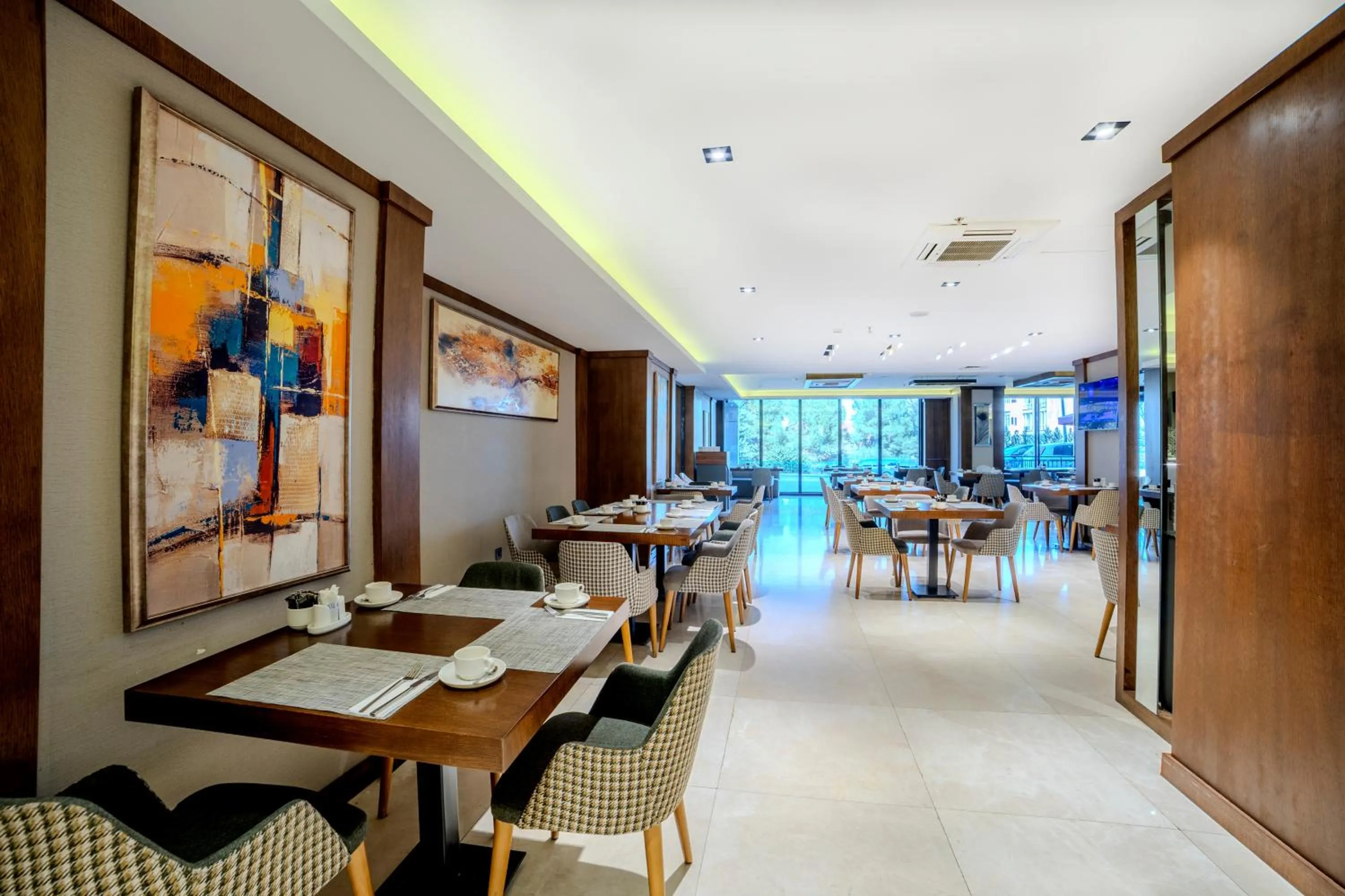 Restaurant/places to eat in Royal Termal Hotel