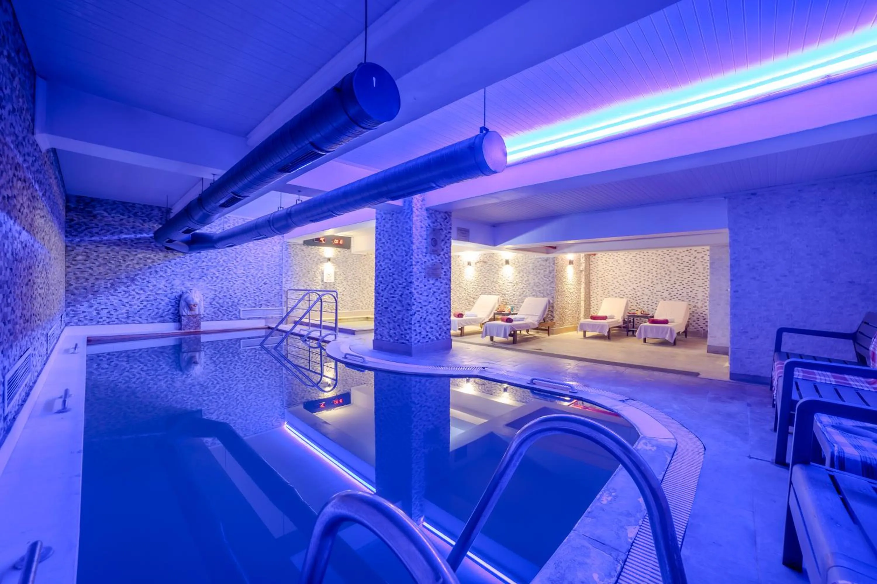 Pool view in Royal Termal Hotel