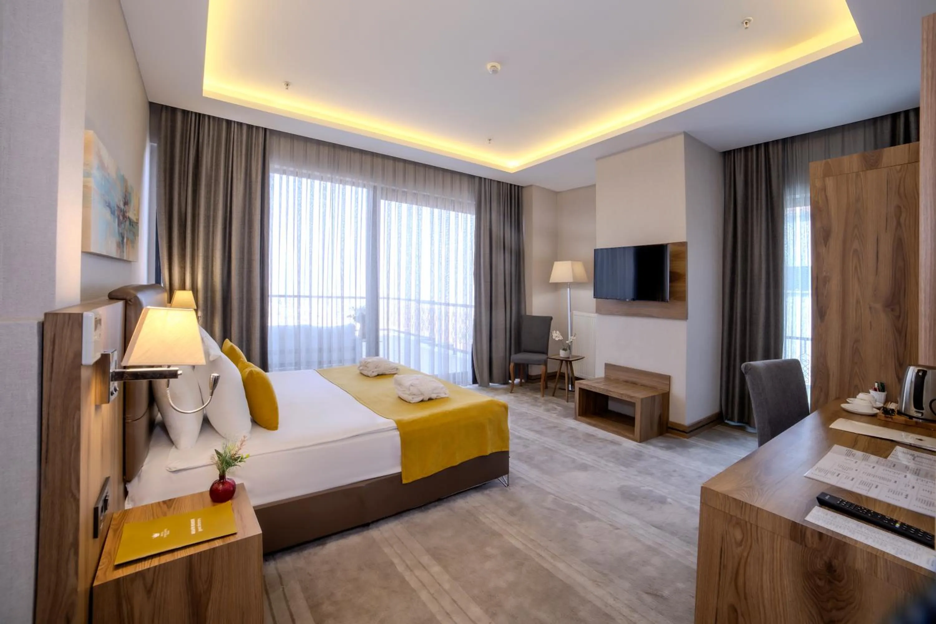 Photo of the whole room, Bed in Royal Termal Hotel