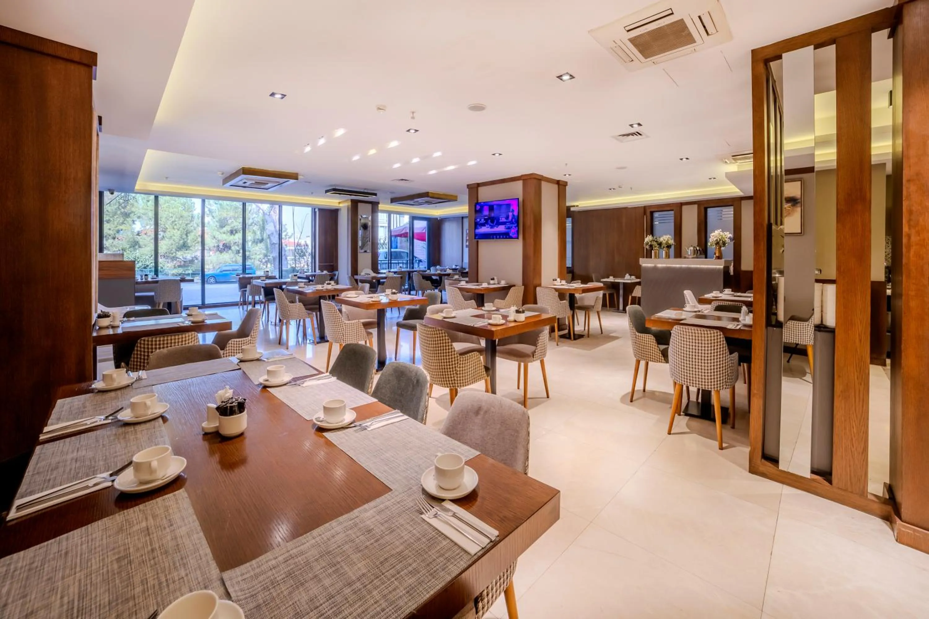 Restaurant/places to eat in Royal Termal Hotel