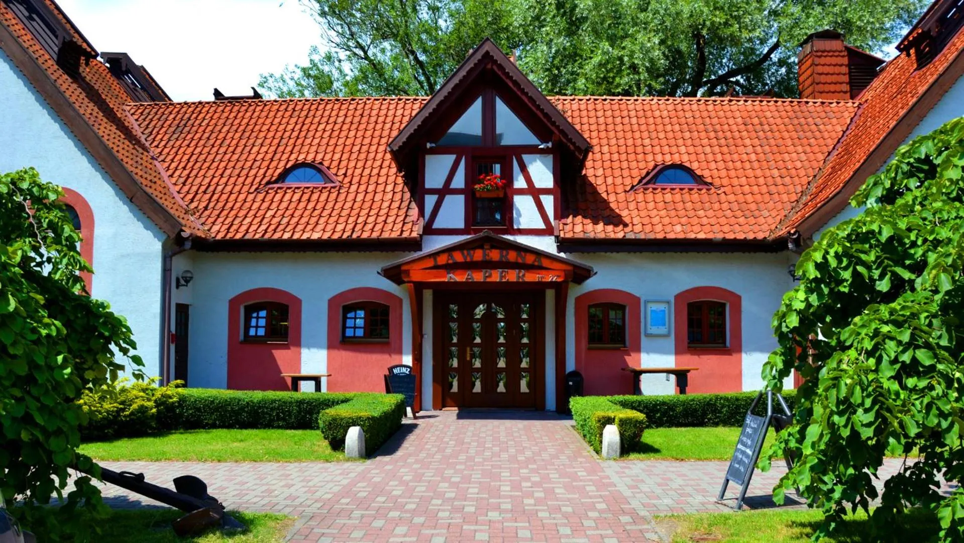 Property building in Tawerna Kaper