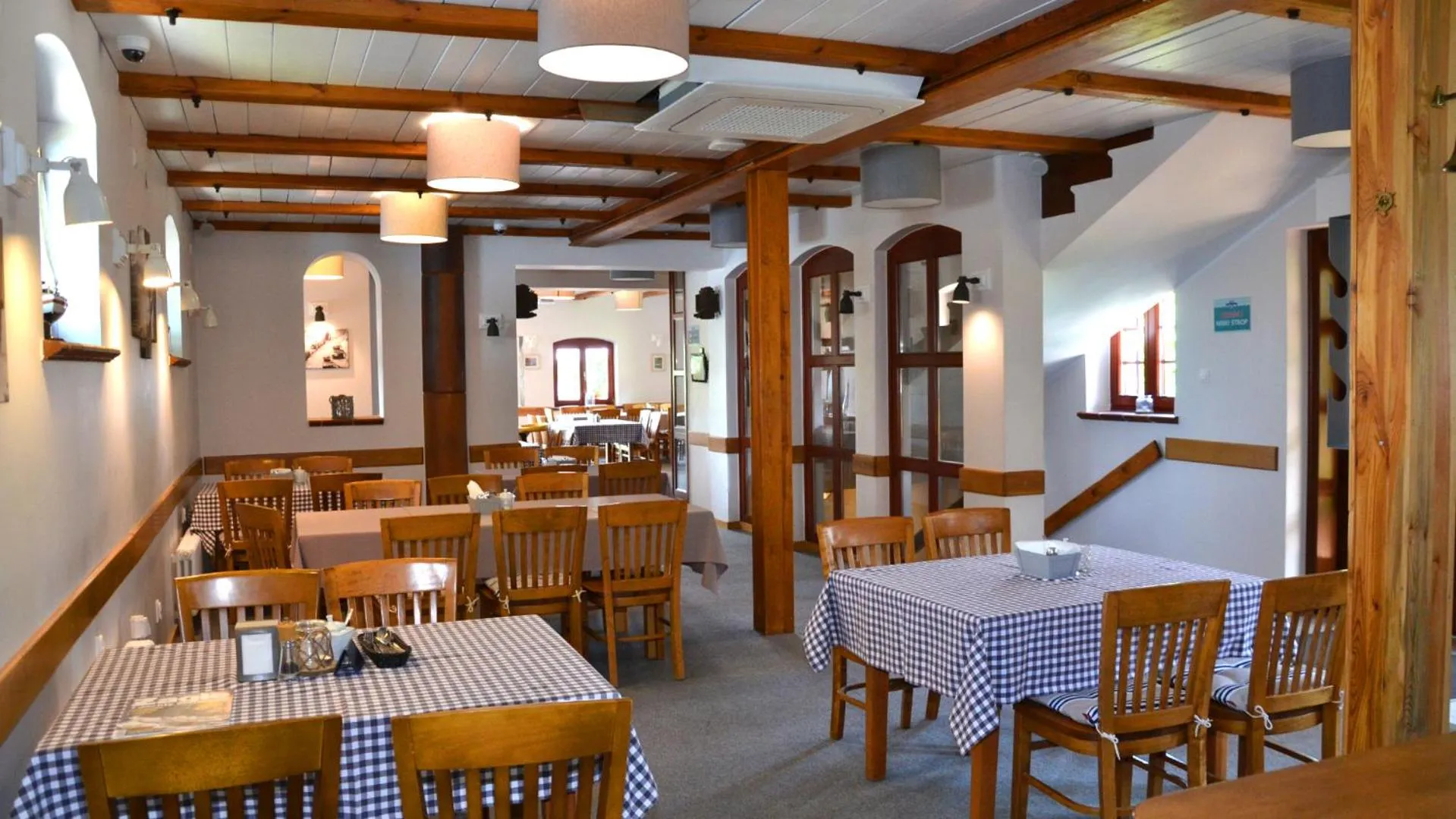 Restaurant/places to eat in Tawerna Kaper