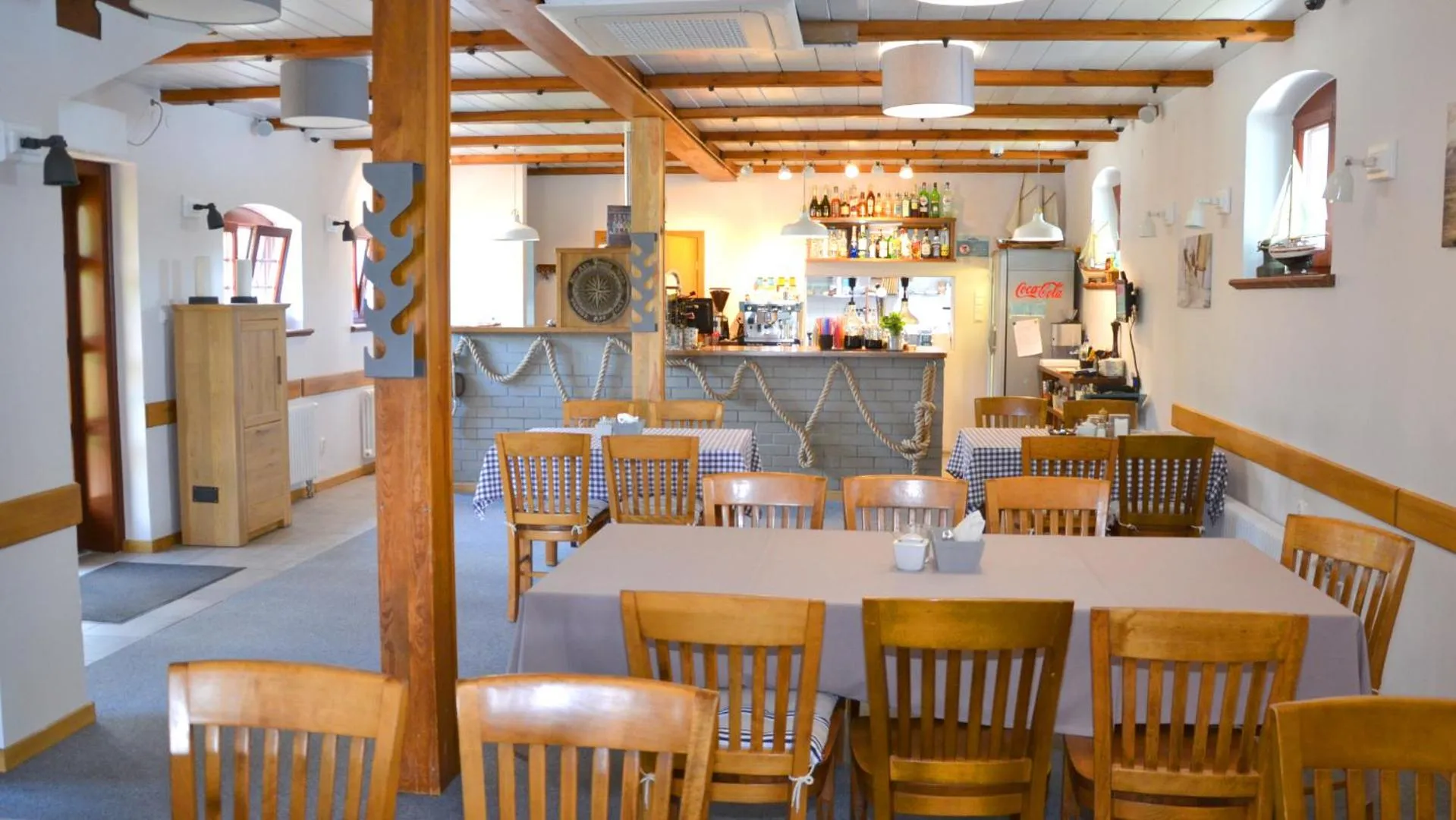 Restaurant/places to eat in Tawerna Kaper