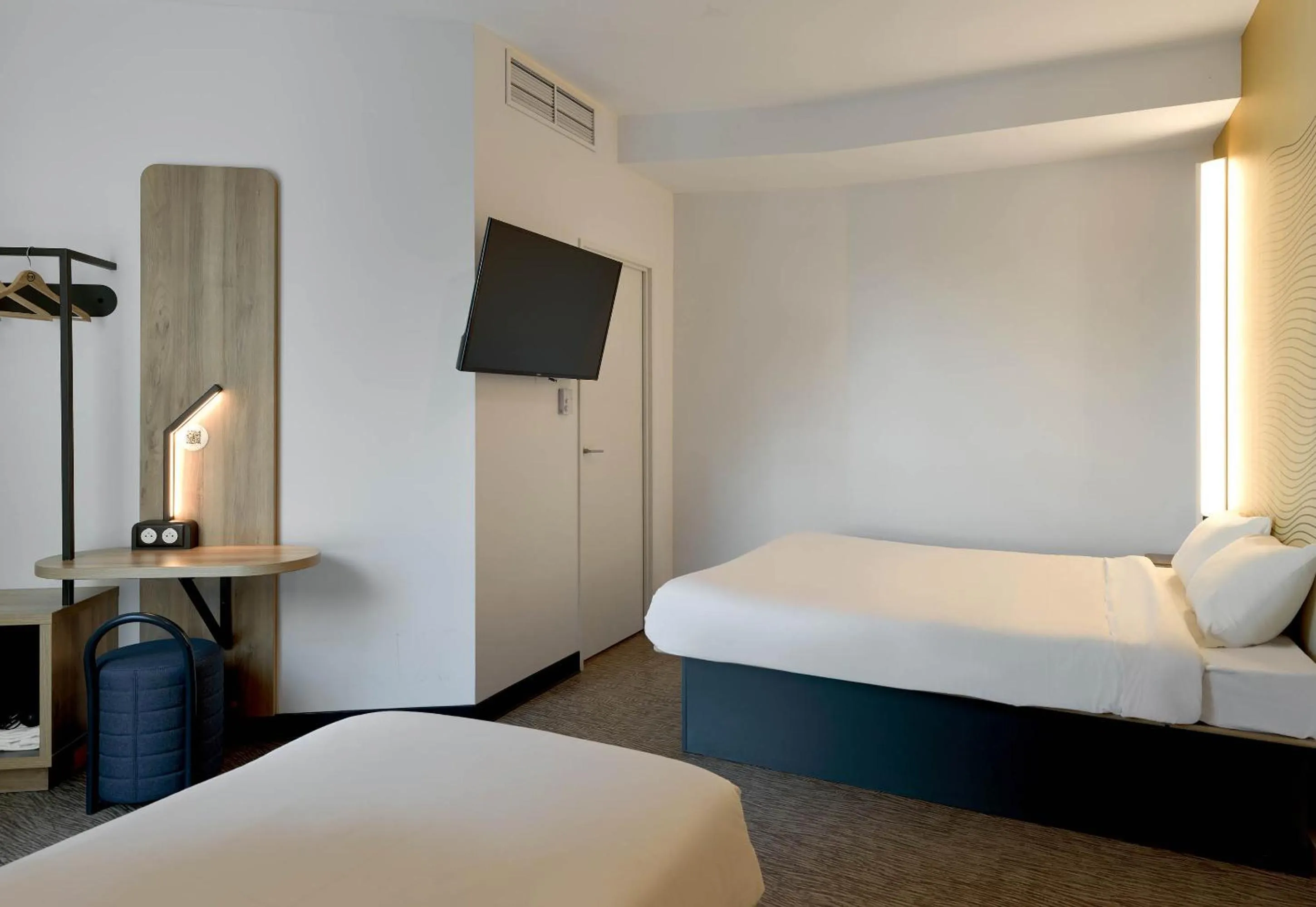 Bedroom, Bed in B&B HOTEL Paris Meudon Vélizy