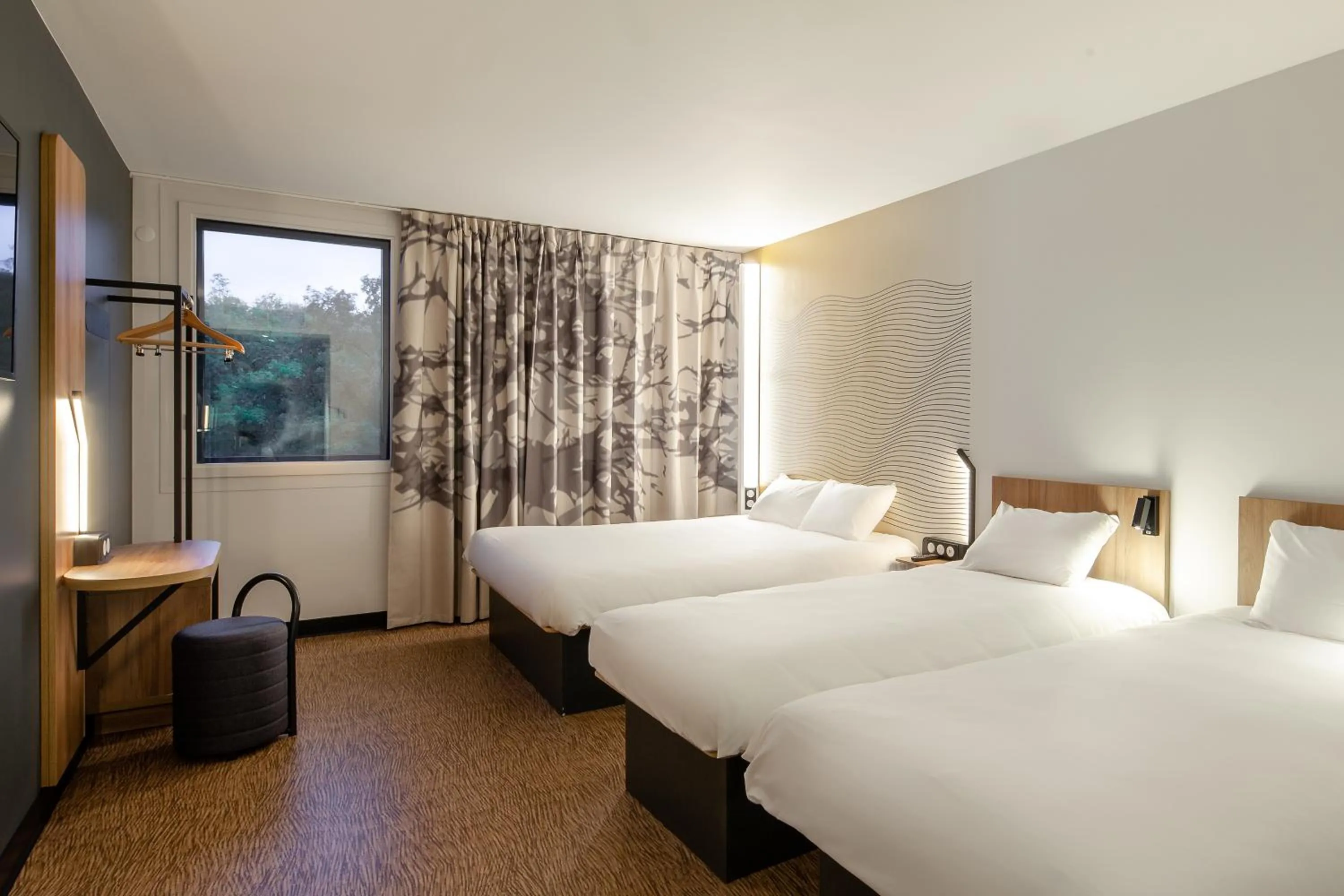 Bedroom, Bed in B&B HOTEL Paris Meudon Vélizy